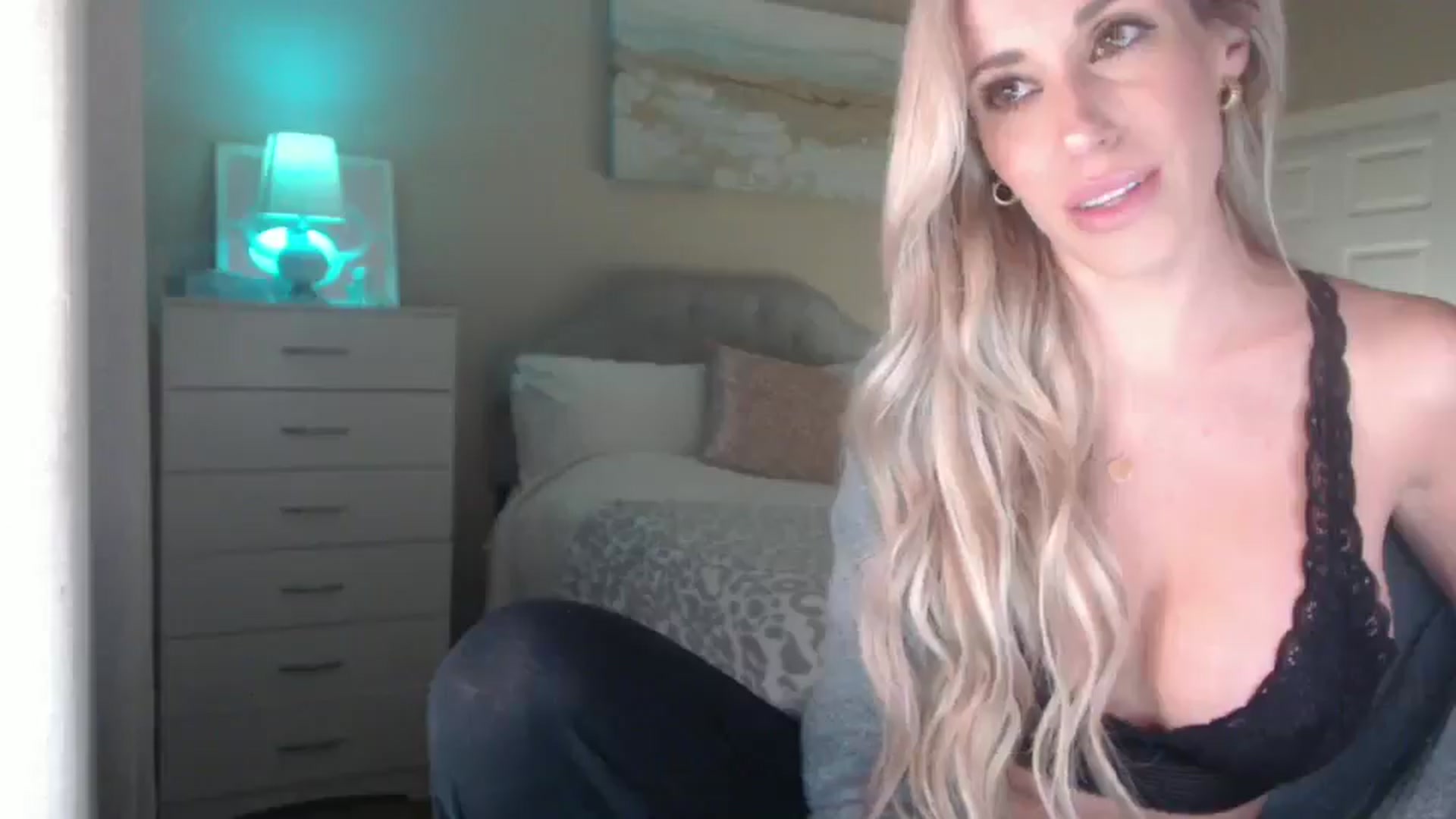 Gallery image thumbnail from Queen_bambii's myfreecams stream on, 03/27/2025, 05:29 image 20 of 20