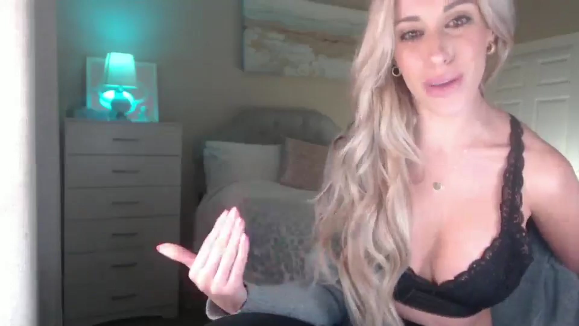 Gallery image thumbnail from Queen_bambii's myfreecams stream on, 03/27/2025, 05:29 image 12 of 20