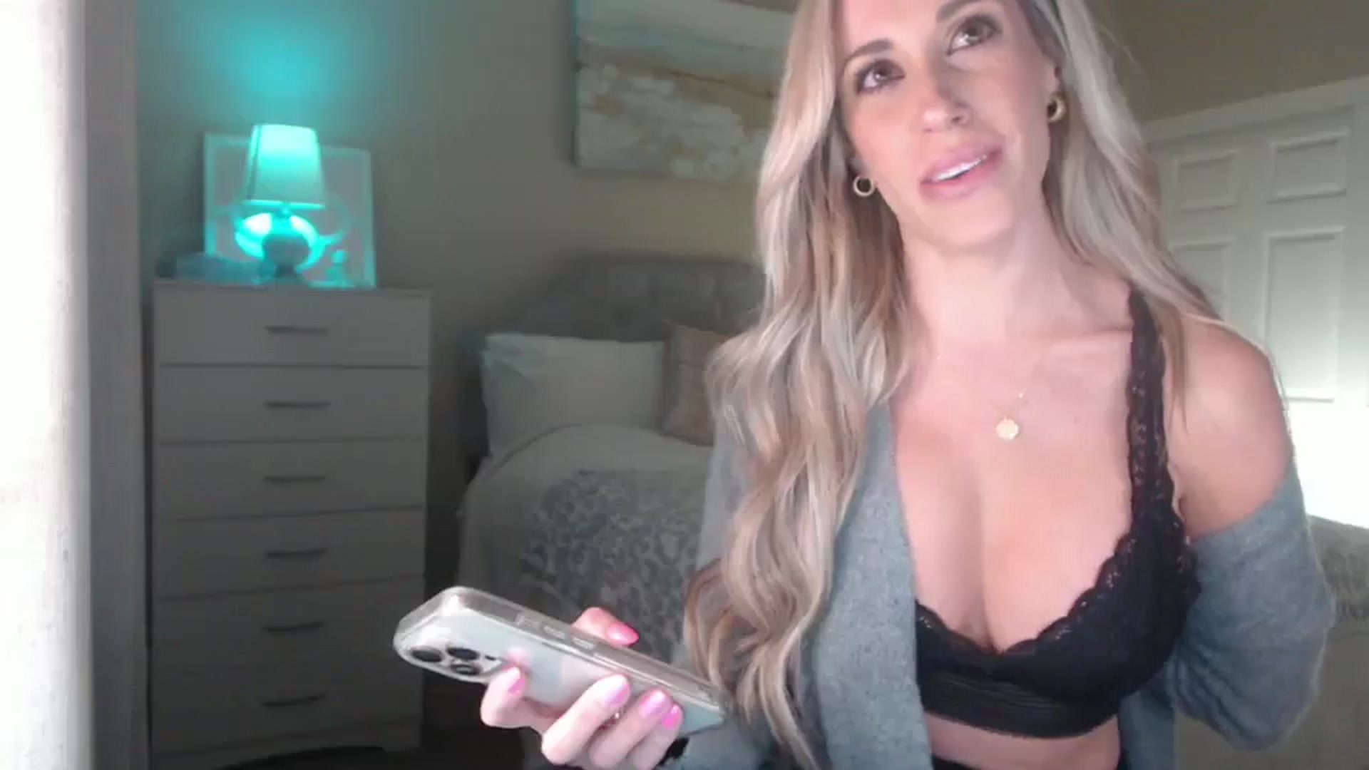 Gallery image thumbnail from Queen_bambii's myfreecams stream on, 03/27/2025, 05:29 image 16 of 20