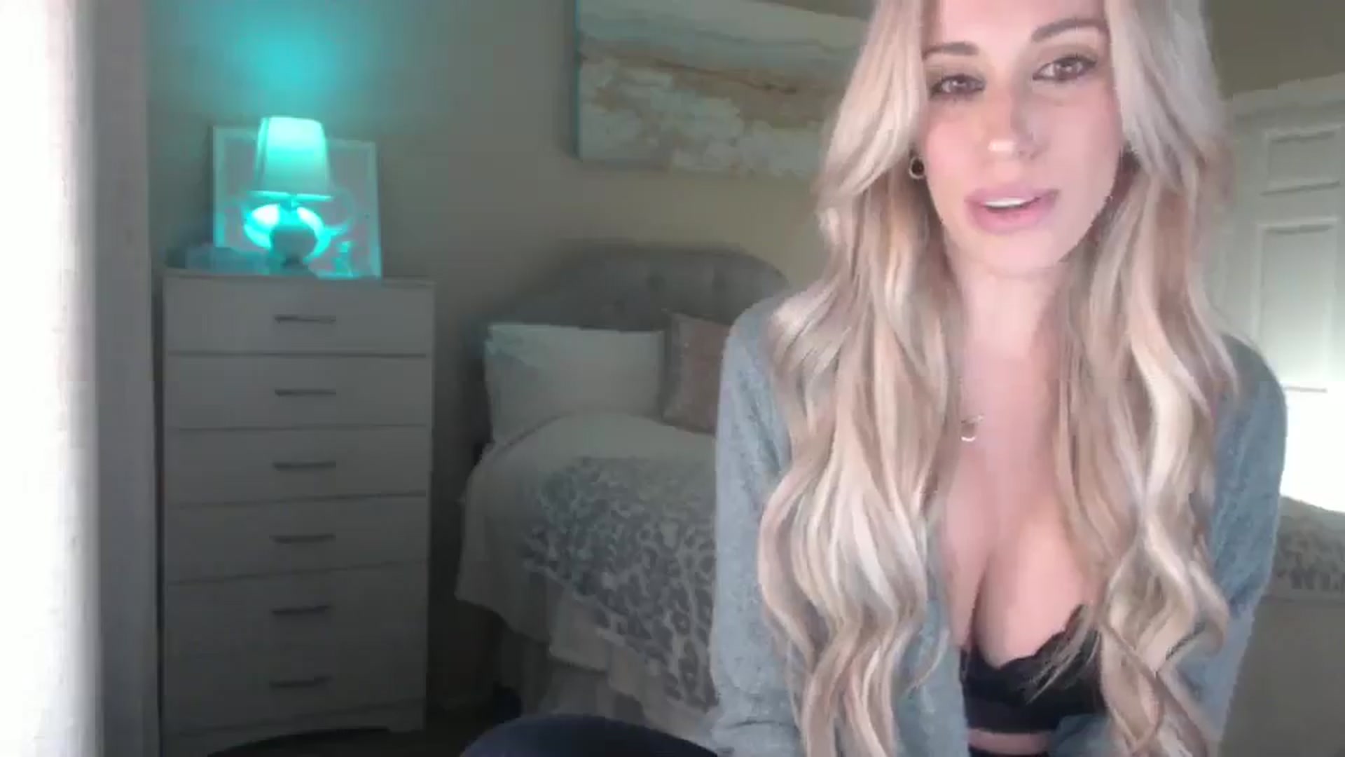 Gallery image thumbnail from Queen_bambii's myfreecams stream on, 03/27/2025, 05:29 image 2 of 20