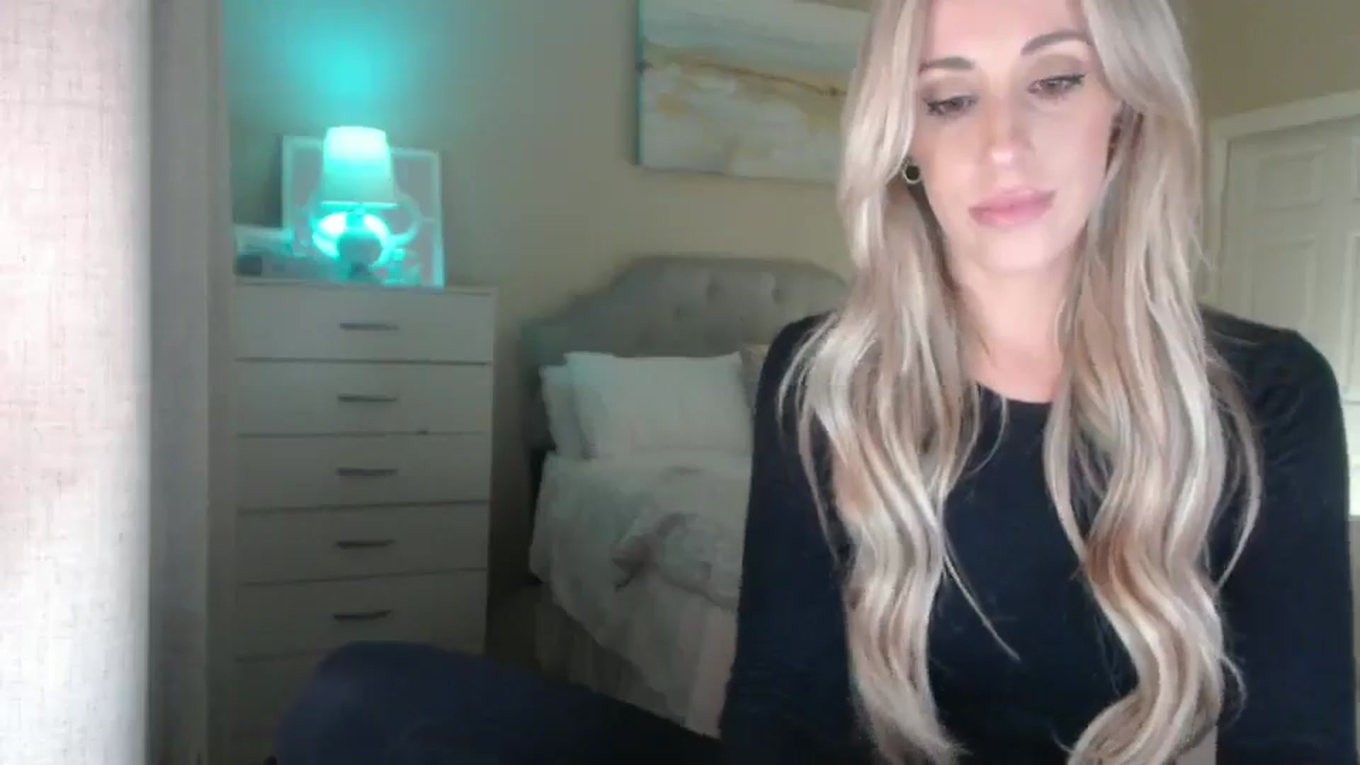 Gallery image thumbnail from Queen_bambii's myfreecams stream on, 04/01/2025, 05:02 image 10 of 20