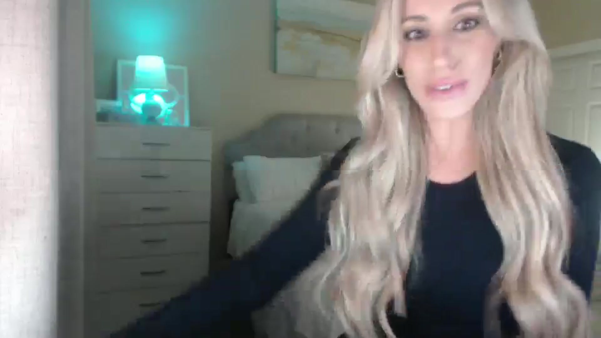 Gallery image thumbnail from Queen_bambii's myfreecams stream on, 04/01/2025, 05:02 image 13 of 20