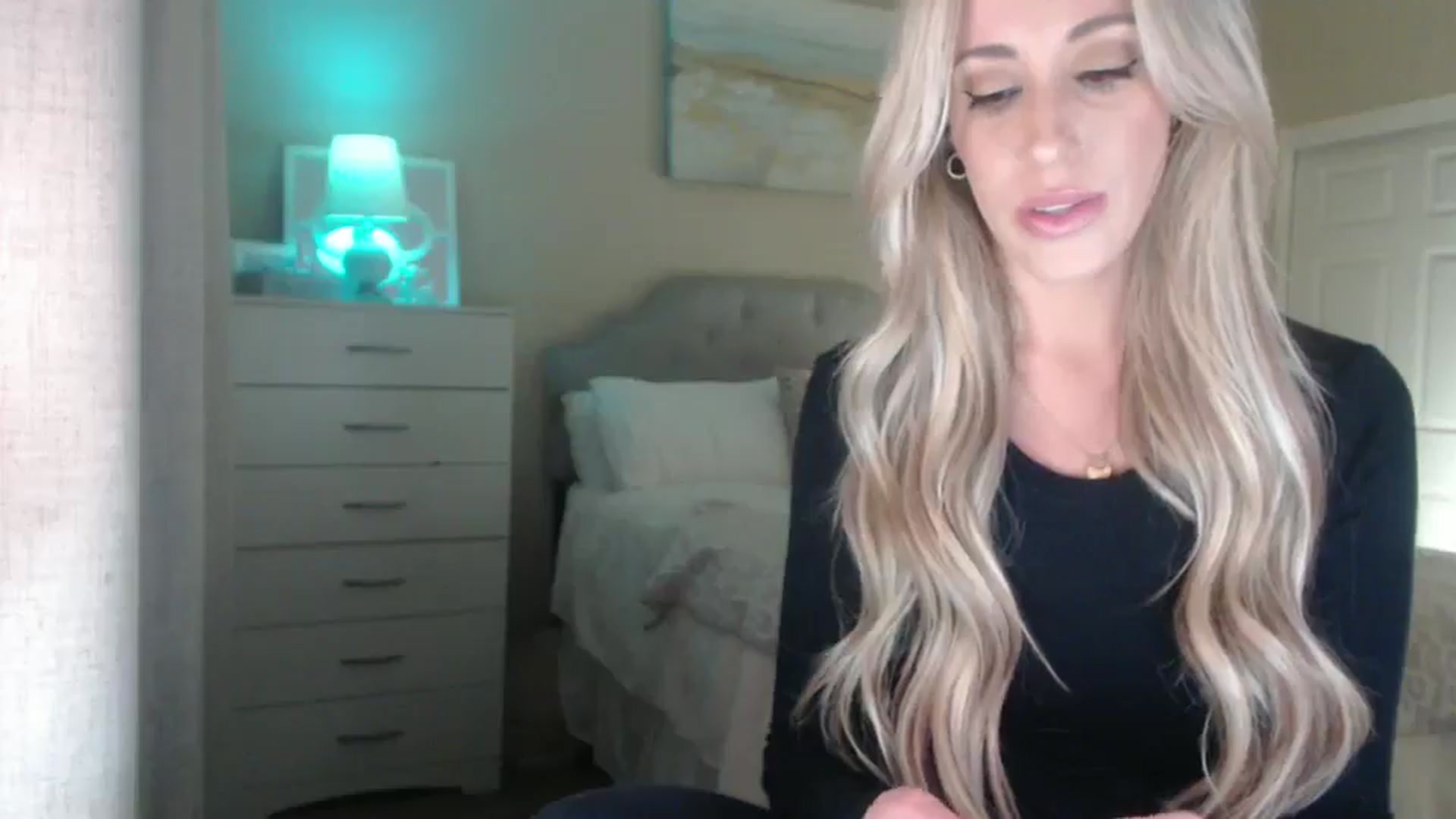 Gallery image thumbnail from Queen_bambii's myfreecams stream on, 04/01/2025, 05:02 image 16 of 20