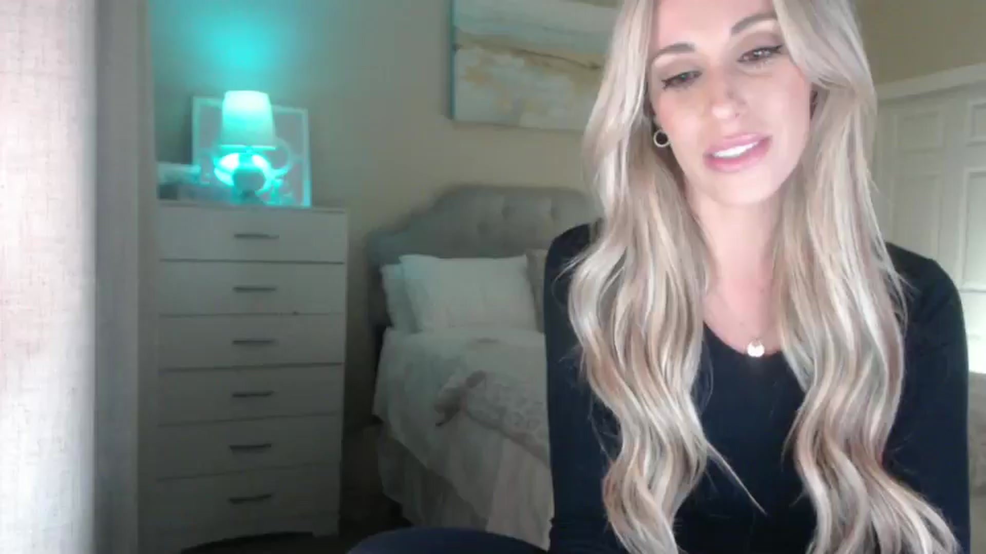Gallery image thumbnail from Queen_bambii's myfreecams stream on, 04/01/2025, 05:02 image 15 of 20