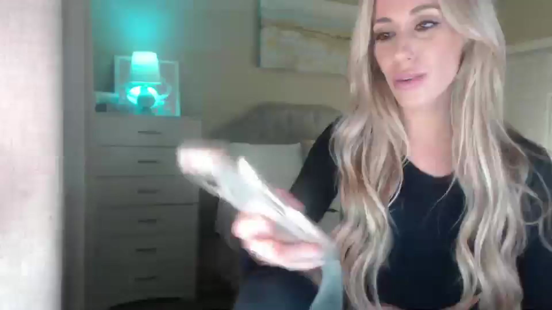 Gallery image thumbnail from Queen_bambii's myfreecams stream on, 04/01/2025, 05:02 image 1 of 20