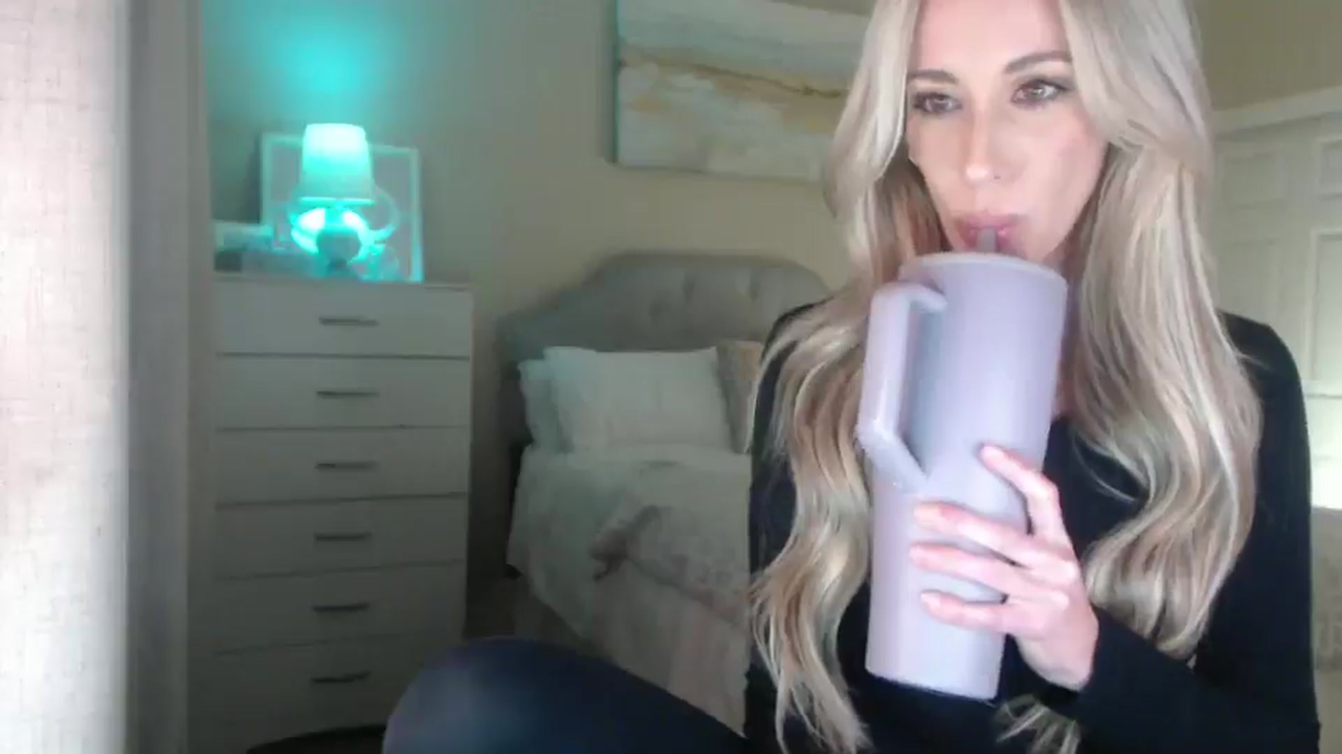 Gallery image thumbnail from Queen_bambii's myfreecams stream on, 04/01/2025, 05:02 image 17 of 20