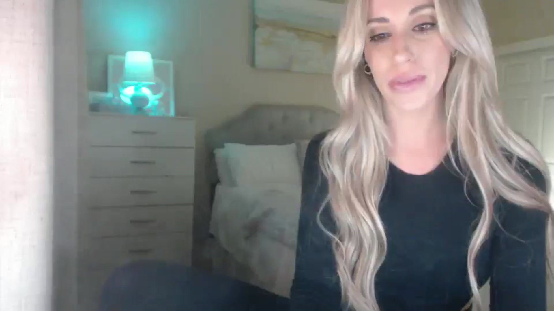 Gallery image thumbnail from Queen_bambii's myfreecams stream on, 04/01/2025, 05:02 image 12 of 20