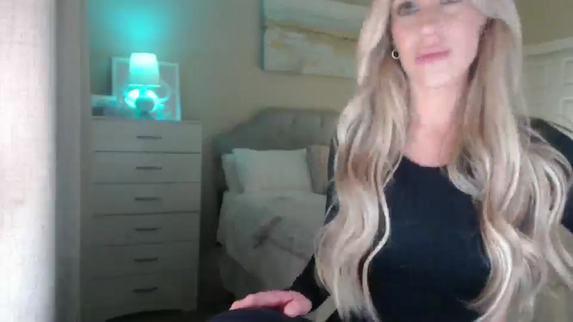 Gallery image thumbnail from Queen_bambii's myfreecams stream on, 04/01/2025, 05:02 image 18 of 20
