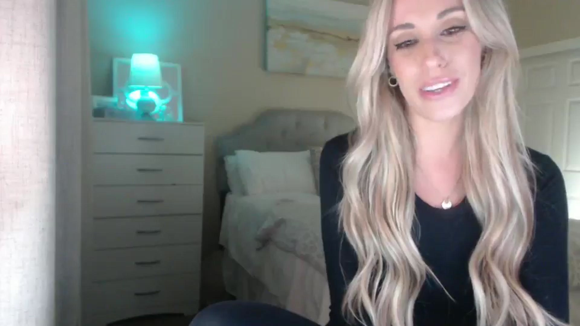 Gallery image thumbnail from Queen_bambii's myfreecams stream on, 04/01/2025, 05:02 image 14 of 20