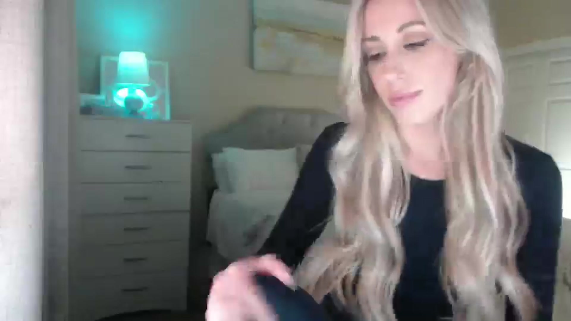 Gallery image thumbnail from Queen_bambii's myfreecams stream on, 04/01/2025, 06:22 image 10 of 20