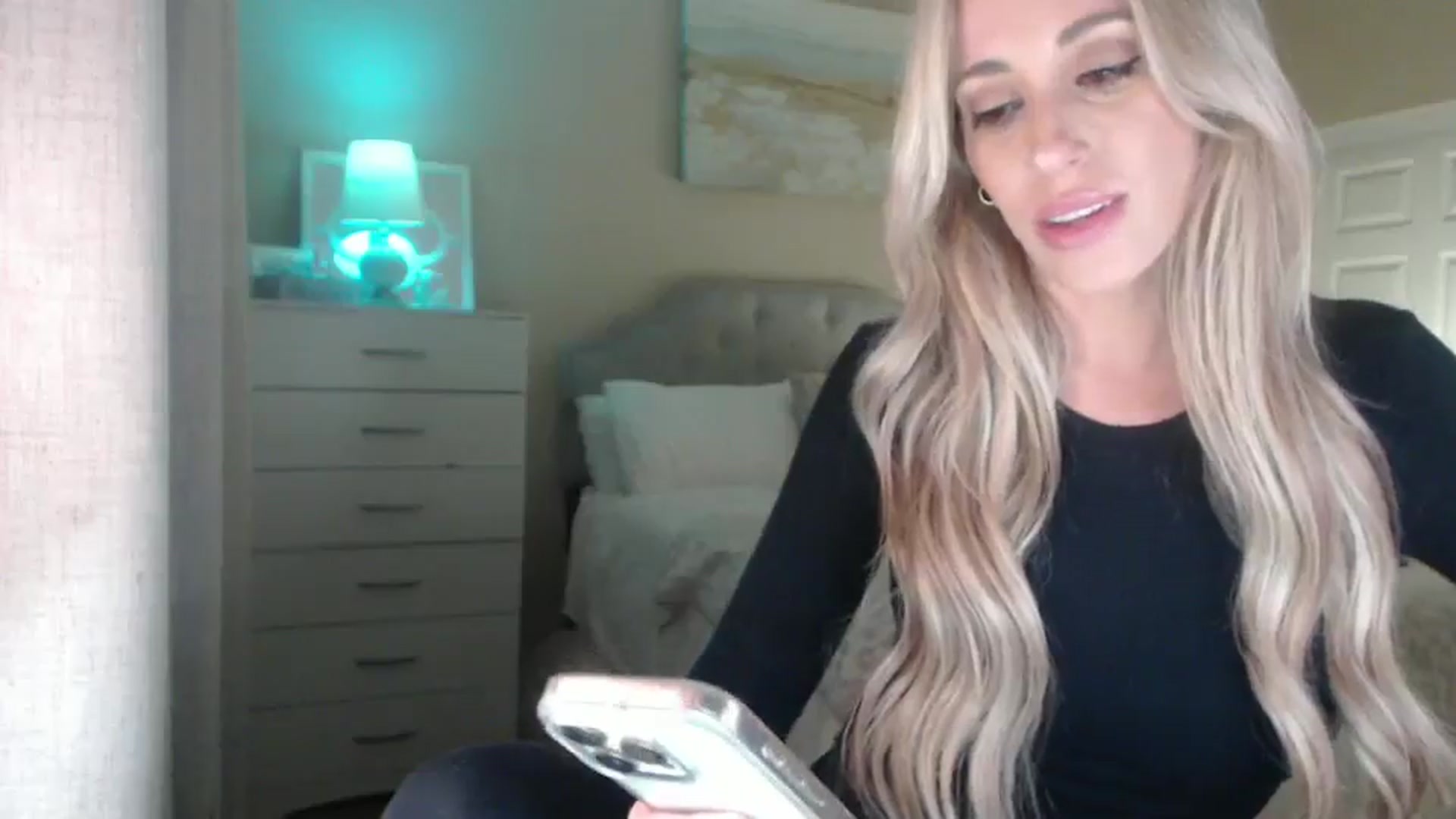 Gallery image thumbnail from Queen_bambii's myfreecams stream on, 04/01/2025, 06:22 image 19 of 20
