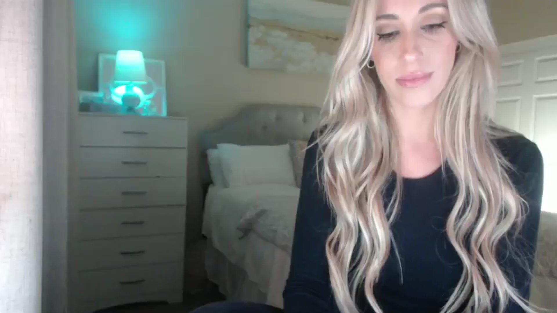 Gallery image thumbnail from Queen_bambii's myfreecams stream on, 04/01/2025, 06:22 image 15 of 20