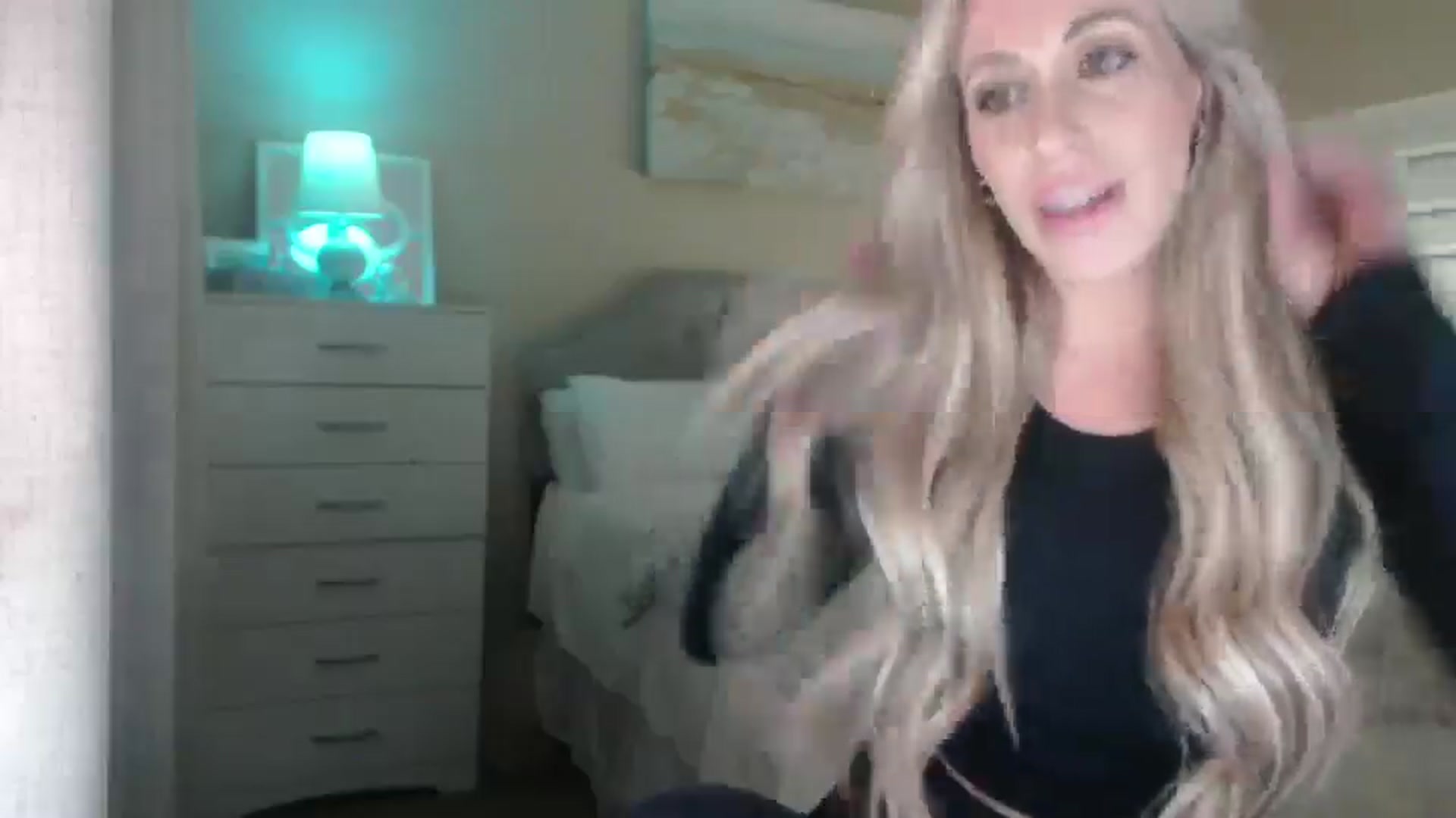 Gallery image thumbnail from Queen_bambii's myfreecams stream on, 04/01/2025, 06:22 image 14 of 20
