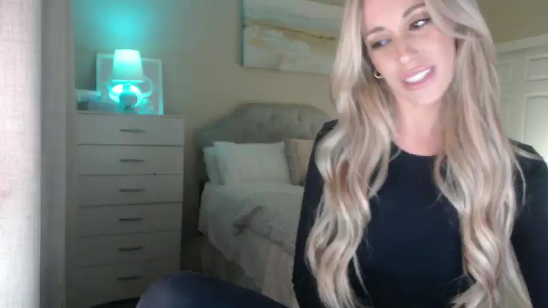 Gallery image thumbnail from Queen_bambii's myfreecams stream on, 04/01/2025, 06:22 image 12 of 20