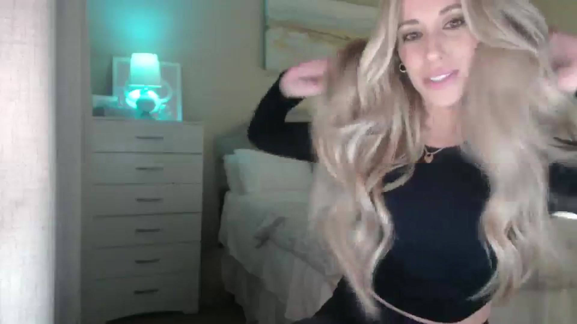 Gallery image thumbnail from Queen_bambii's myfreecams stream on, 04/01/2025, 06:22 image 6 of 20