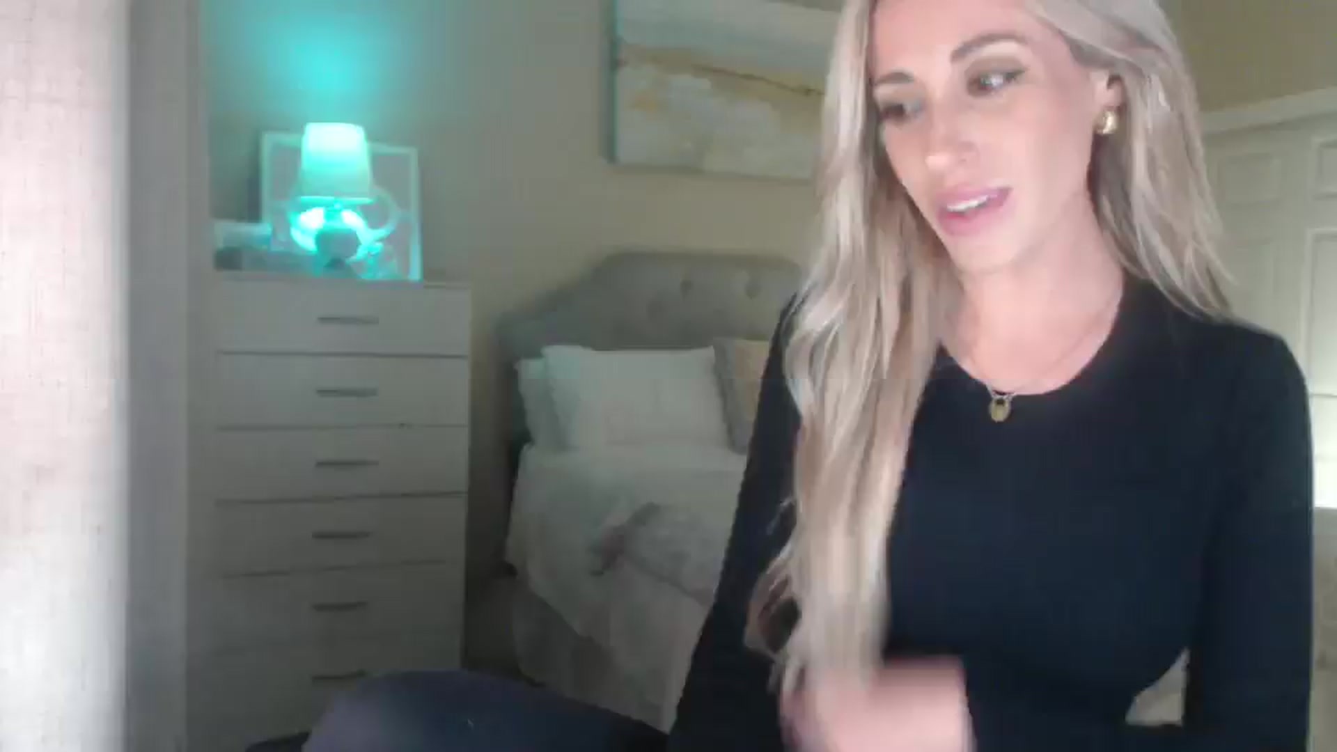Gallery image thumbnail from Queen_bambii's myfreecams stream on, 04/01/2025, 06:22 image 5 of 20