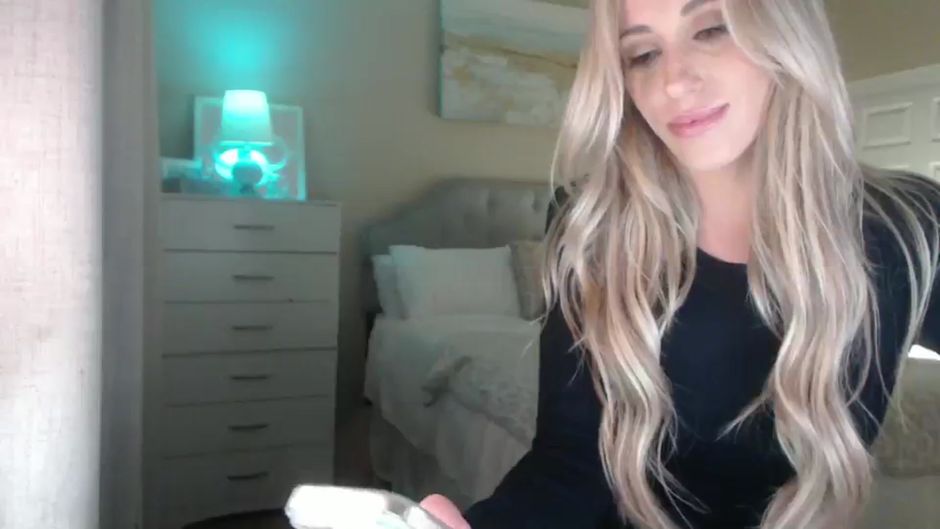 Gallery image thumbnail from Queen_bambii's myfreecams stream on, 04/01/2025, 06:22 image 17 of 20