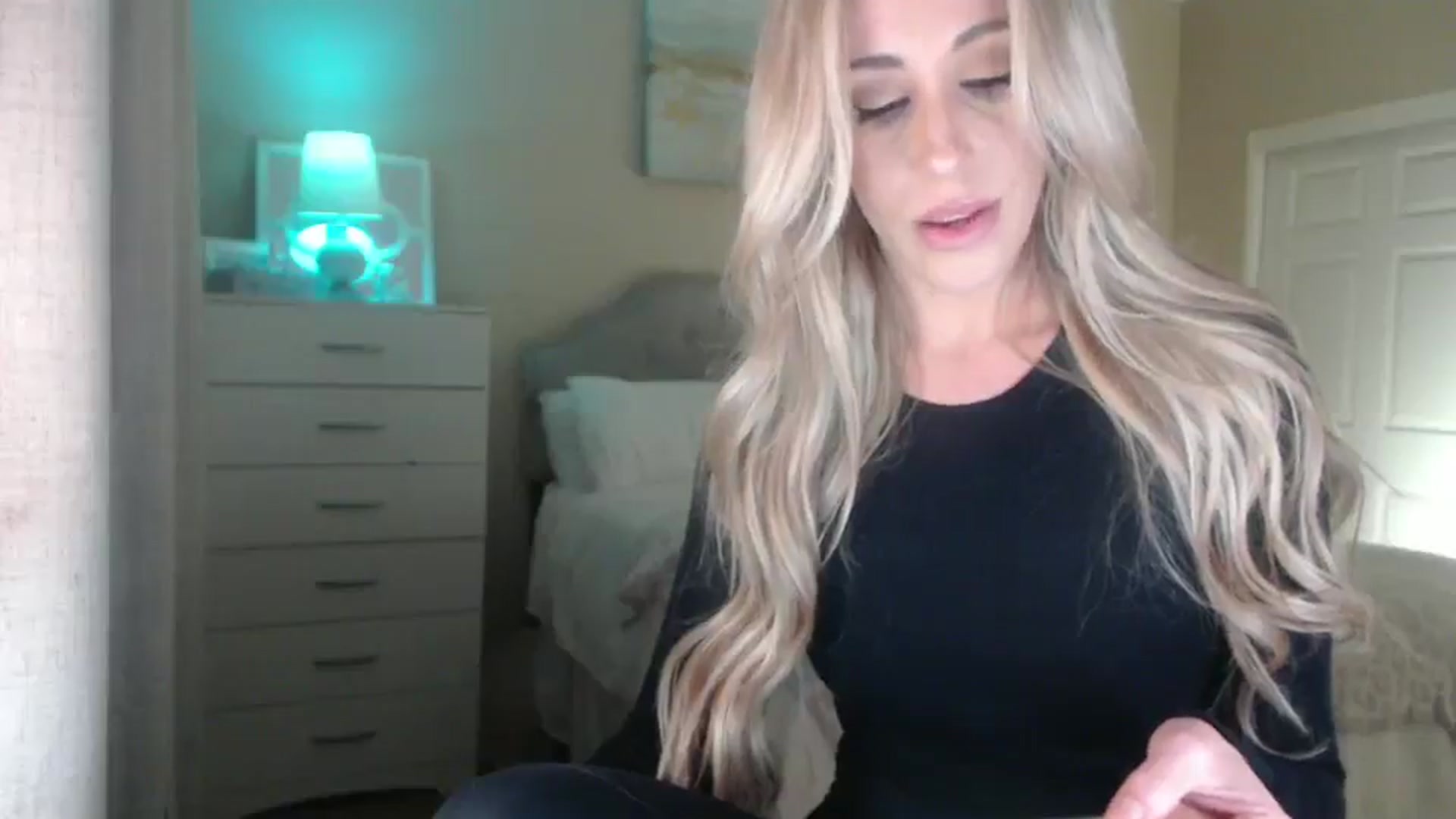 Gallery image thumbnail from Queen_bambii's myfreecams stream on, 04/01/2025, 06:22 image 11 of 20