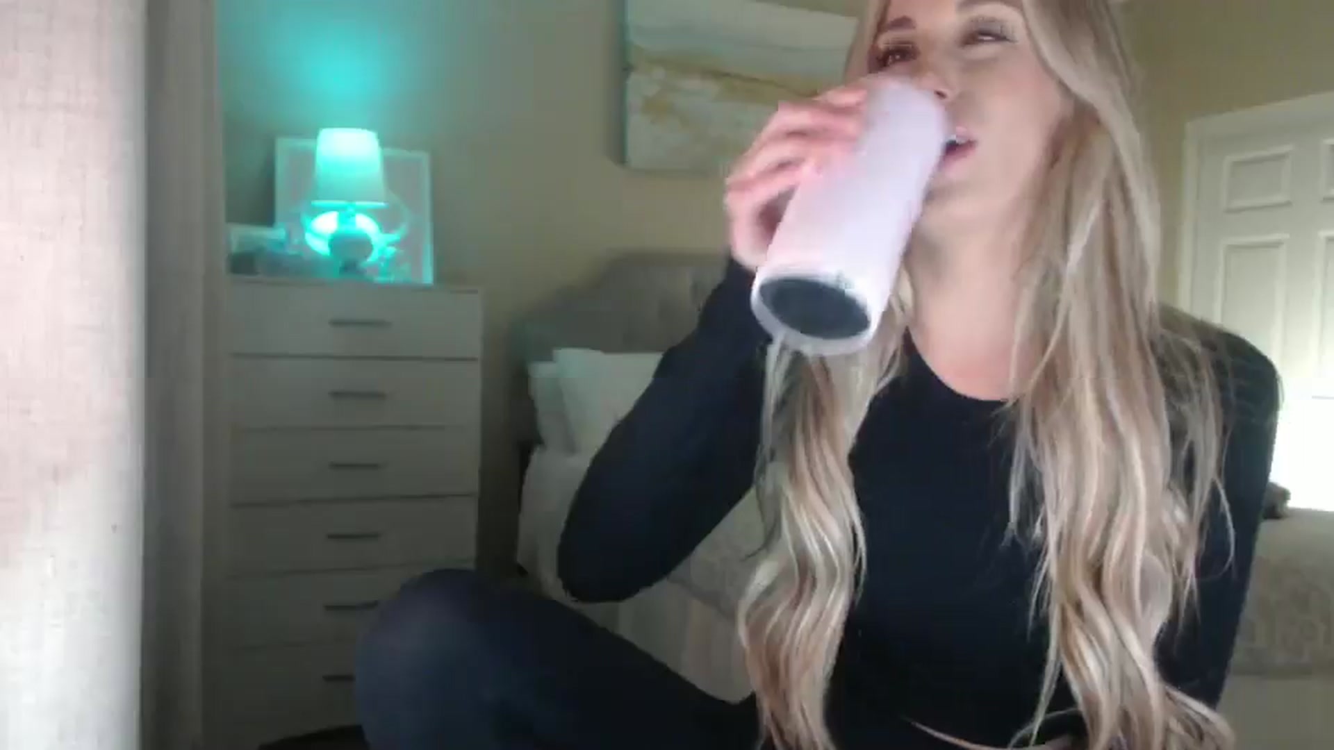 Gallery image thumbnail from Queen_bambii's myfreecams stream on, 04/01/2025, 06:22 image 18 of 20