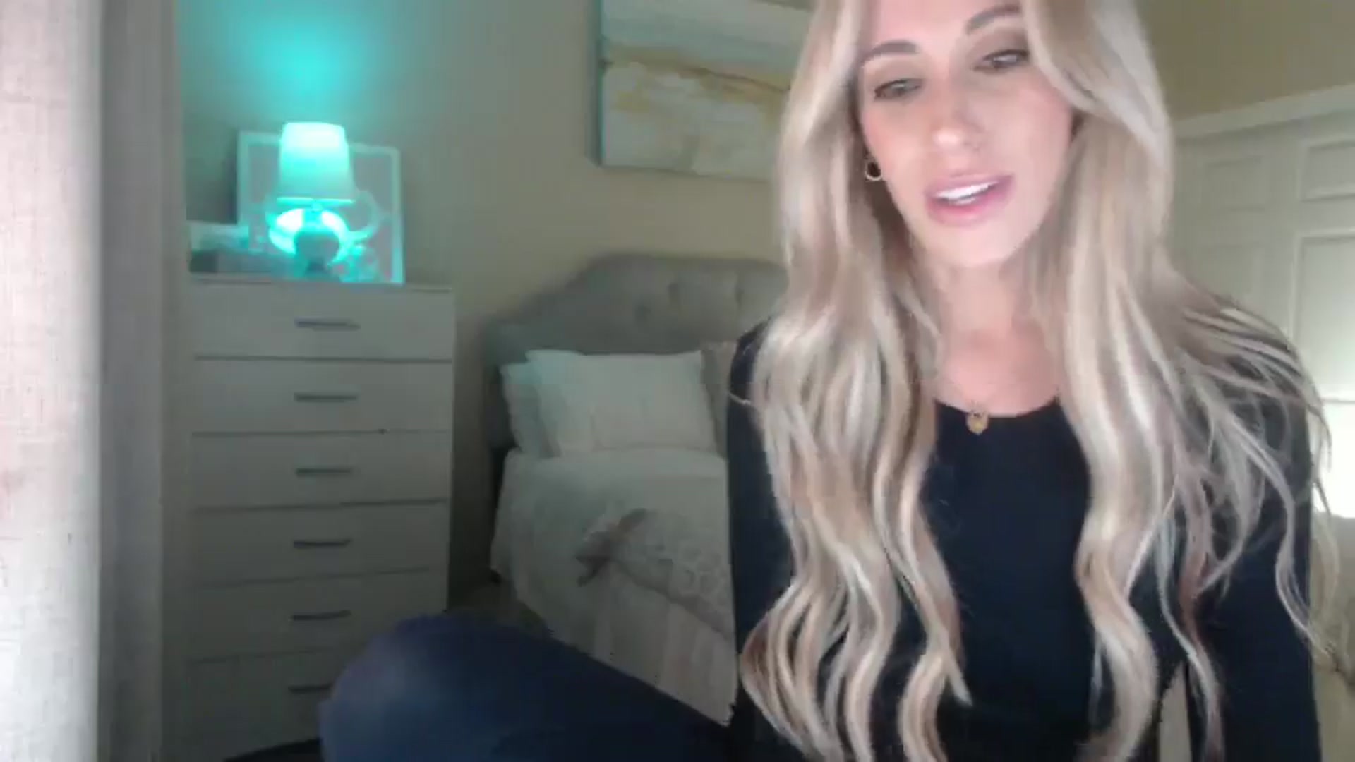 Gallery image thumbnail from Queen_bambii's myfreecams stream on, 04/01/2025, 06:22 image 7 of 20