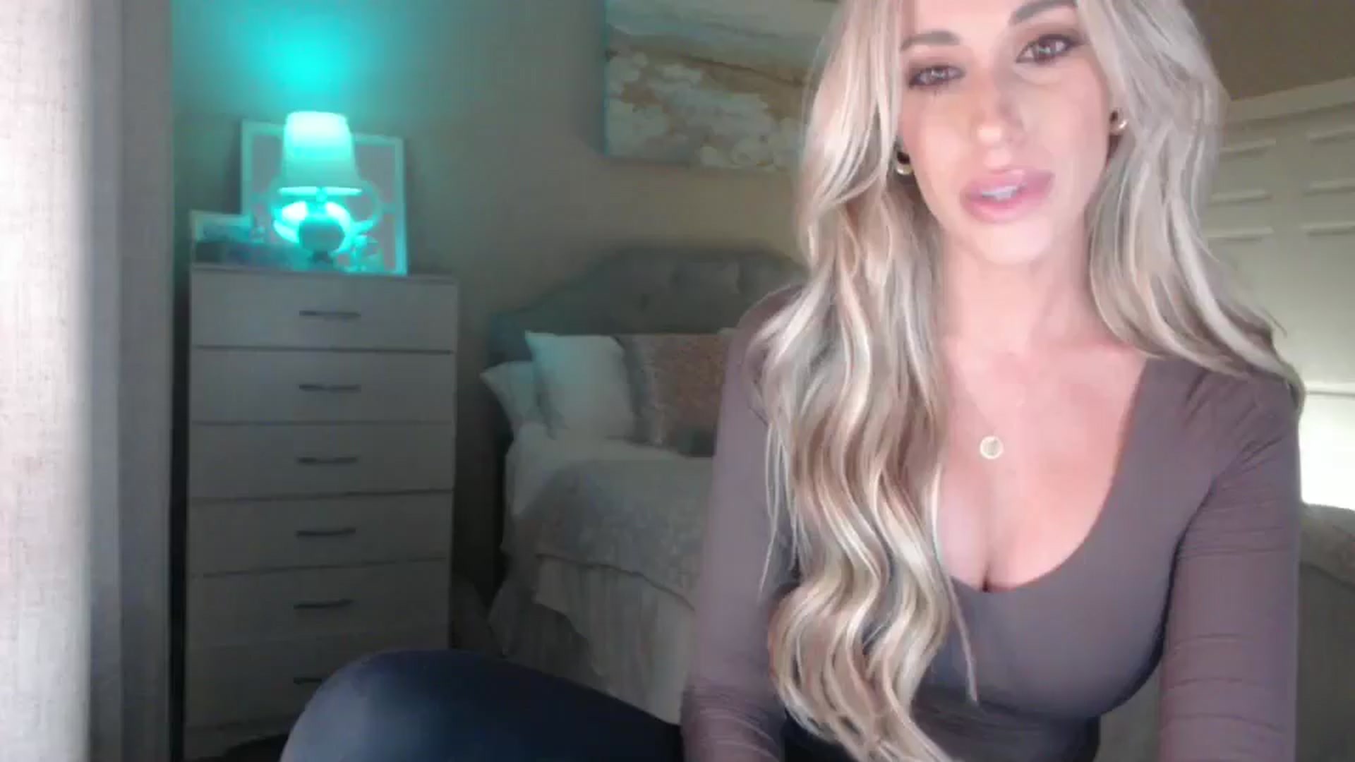 Gallery image thumbnail from Queen_bambii's myfreecams stream on, 04/06/2025, 05:32 image 1 of 20