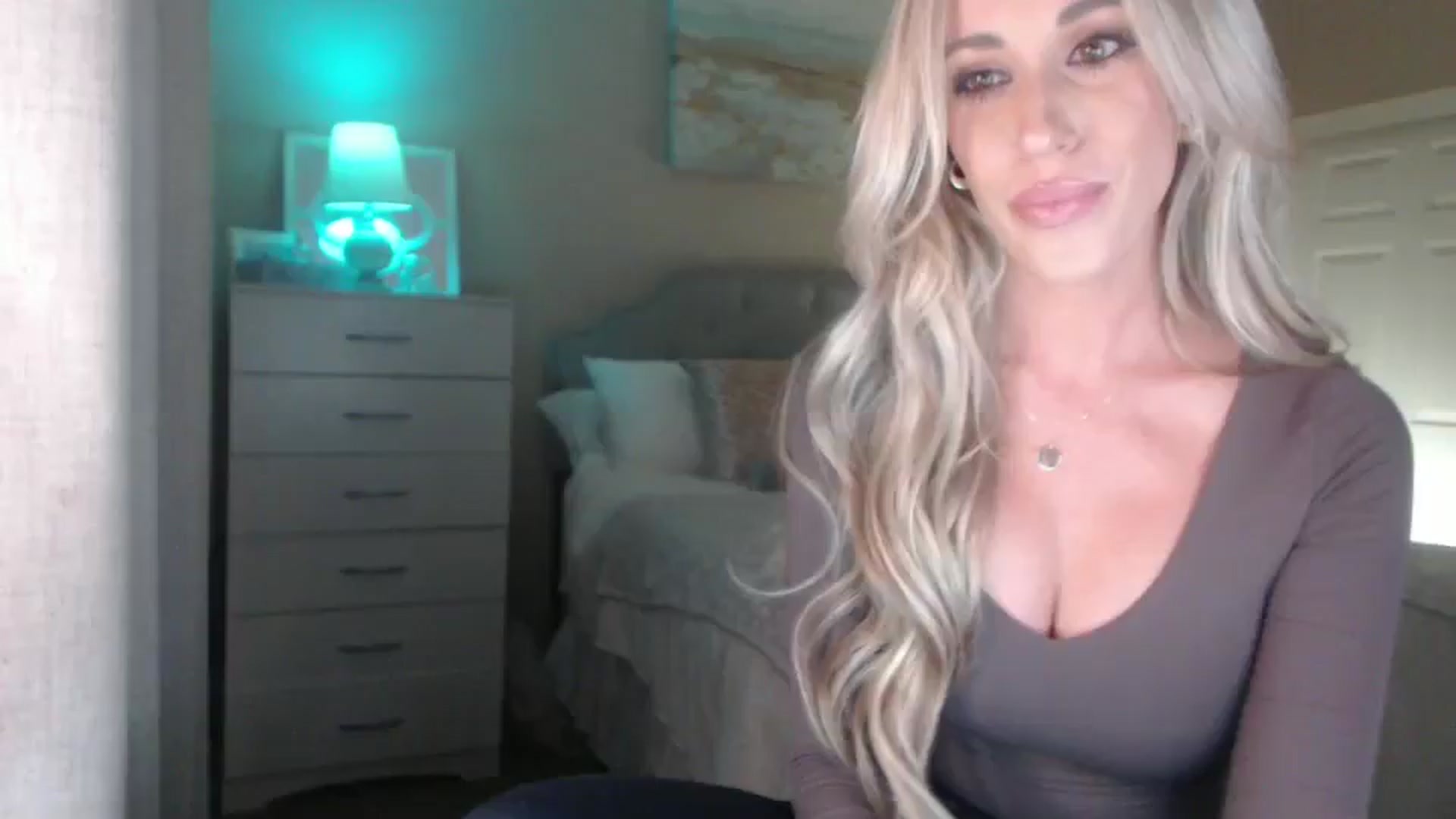 Gallery image thumbnail from Queen_bambii's myfreecams stream on, 04/06/2025, 05:32 image 9 of 20