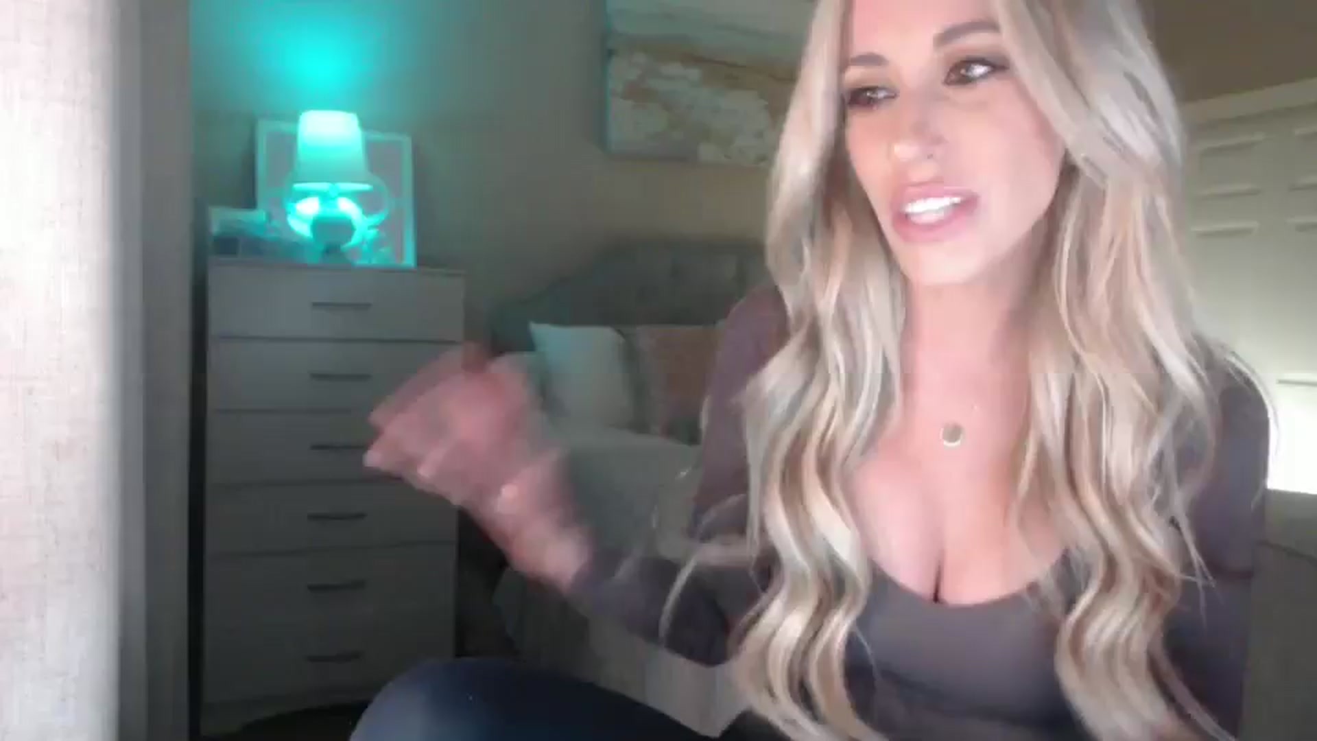 Gallery image thumbnail from Queen_bambii's myfreecams stream on, 04/06/2025, 05:32 image 16 of 20
