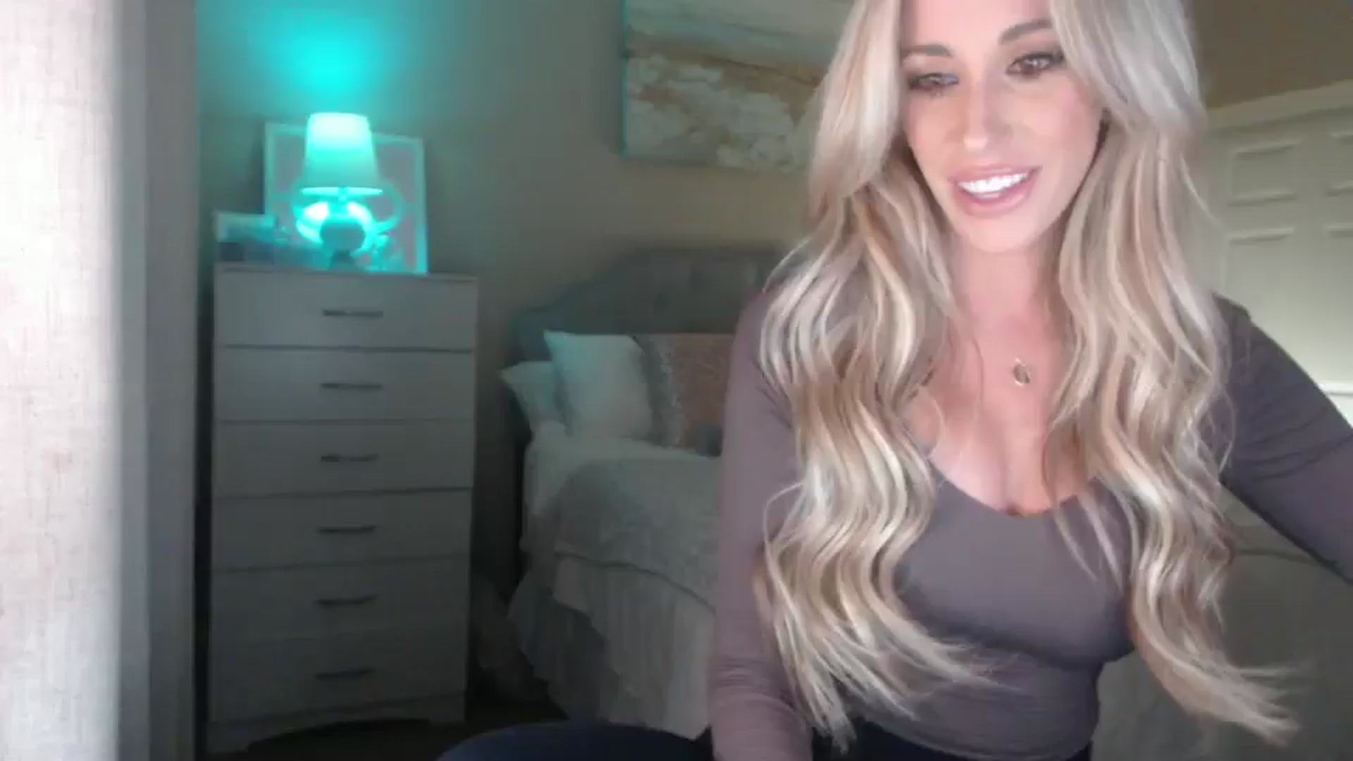 Gallery image thumbnail from Queen_bambii's myfreecams stream on, 04/06/2025, 06:10 image 8 of 20