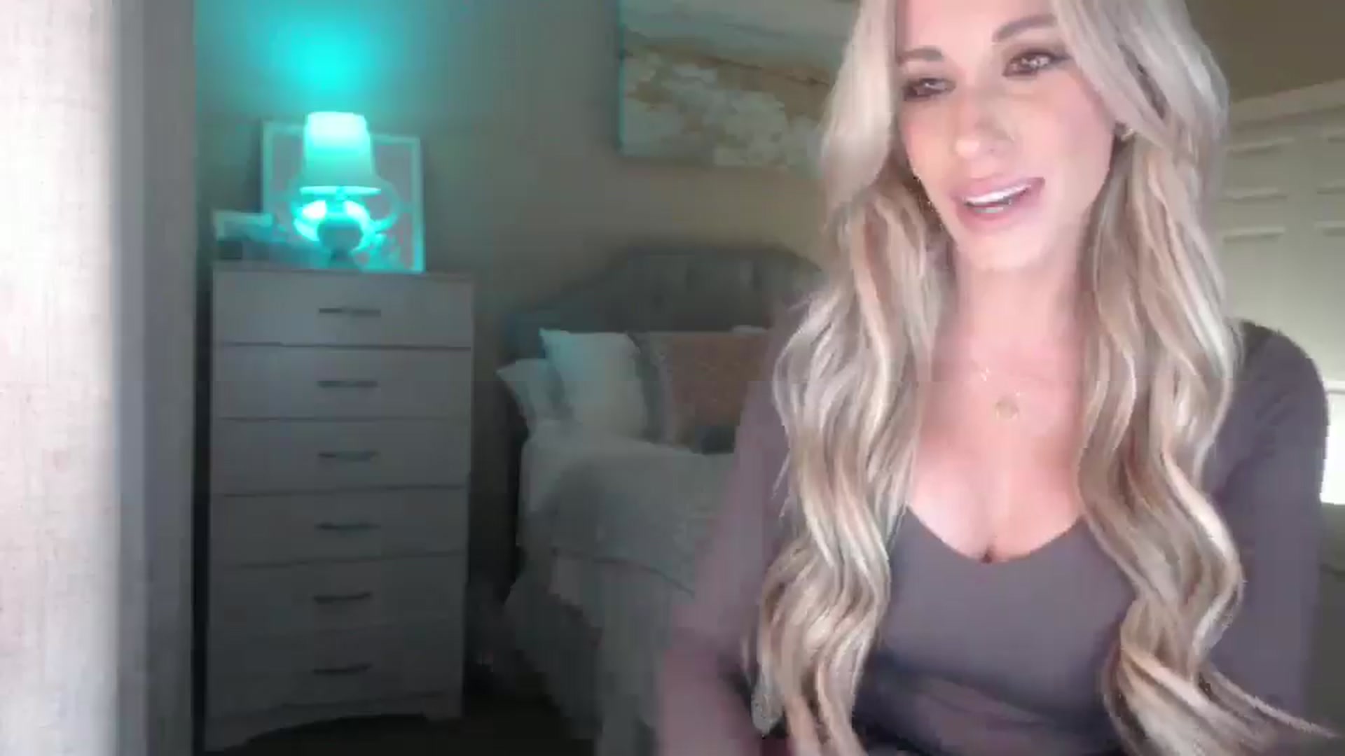 Gallery image thumbnail from Queen_bambii's myfreecams stream on, 04/06/2025, 06:10 image 5 of 20