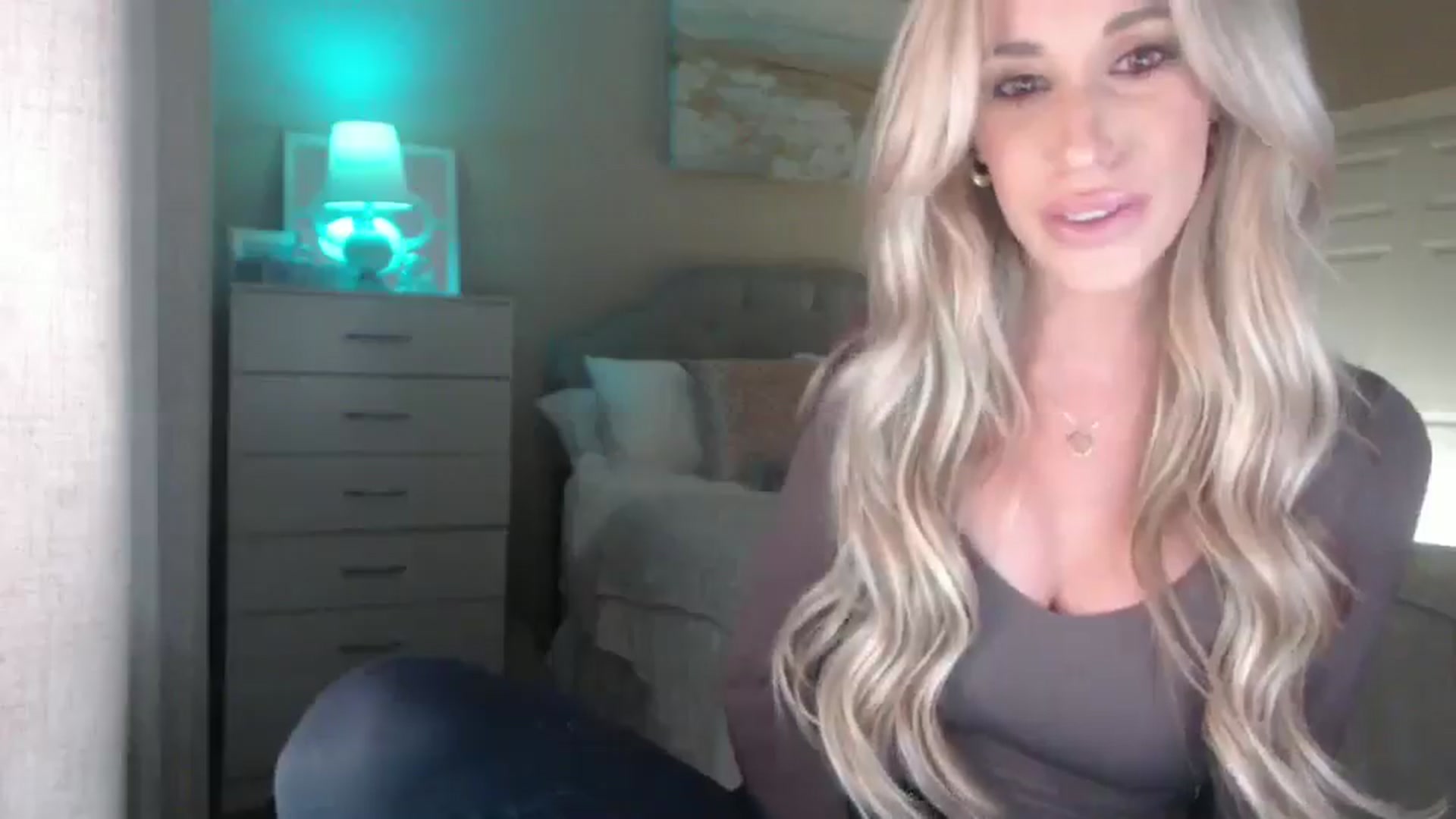 Gallery image thumbnail from Queen_bambii's myfreecams stream on, 04/06/2025, 06:10 image 12 of 20