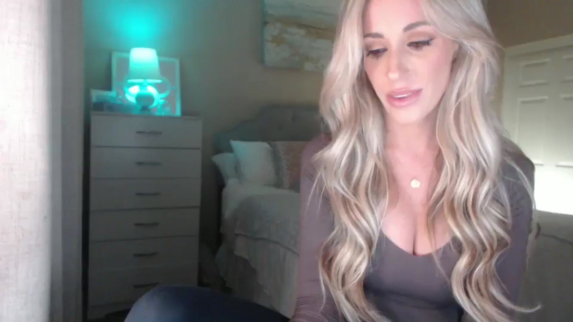 Gallery image thumbnail from Queen_bambii's myfreecams stream on, 04/06/2025, 06:10 image 2 of 20