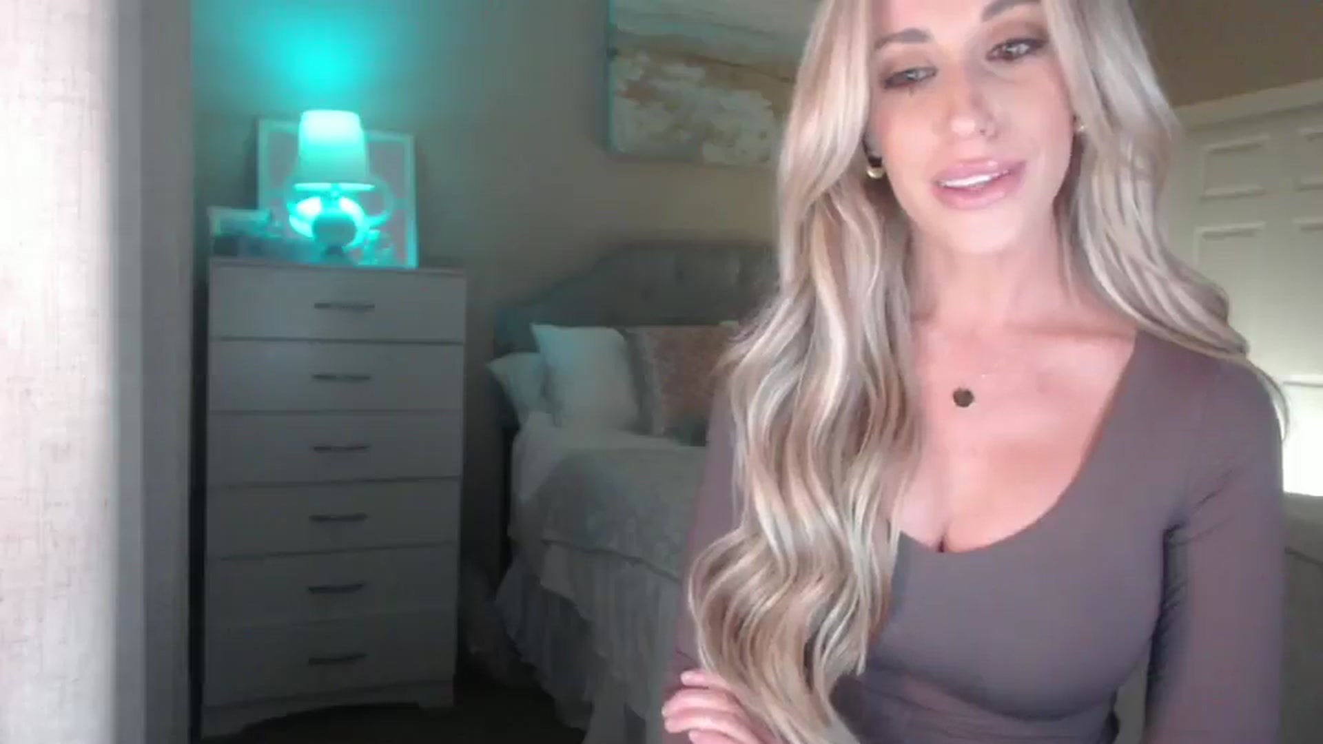 Gallery image thumbnail from Queen_bambii's myfreecams stream on, 04/06/2025, 06:10 image 7 of 20