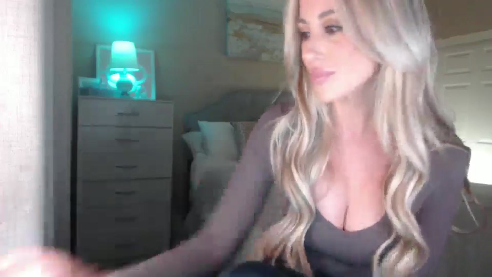 Gallery image thumbnail from Queen_bambii's myfreecams stream on, 04/06/2025, 06:10 image 17 of 20