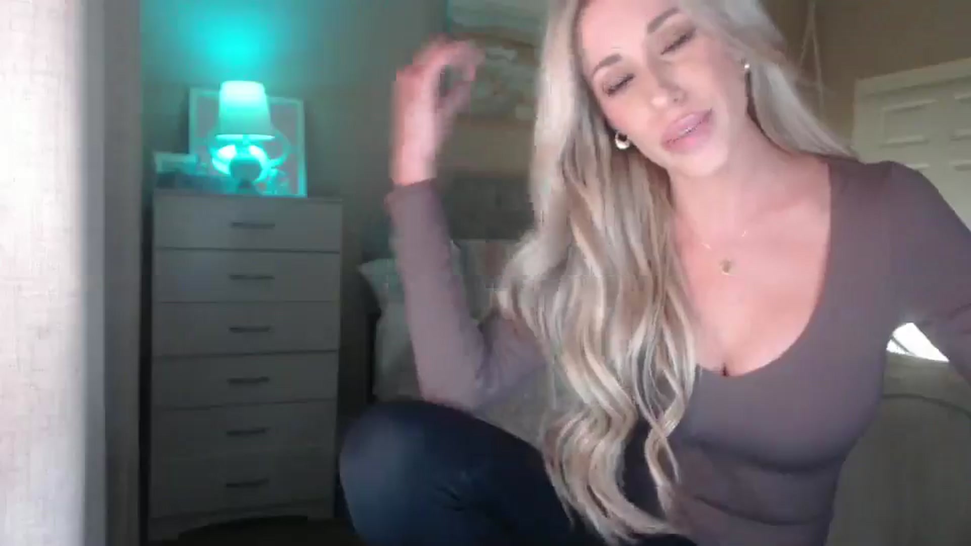 Gallery image thumbnail from Queen_bambii's myfreecams stream on, 04/06/2025, 06:10 image 4 of 20