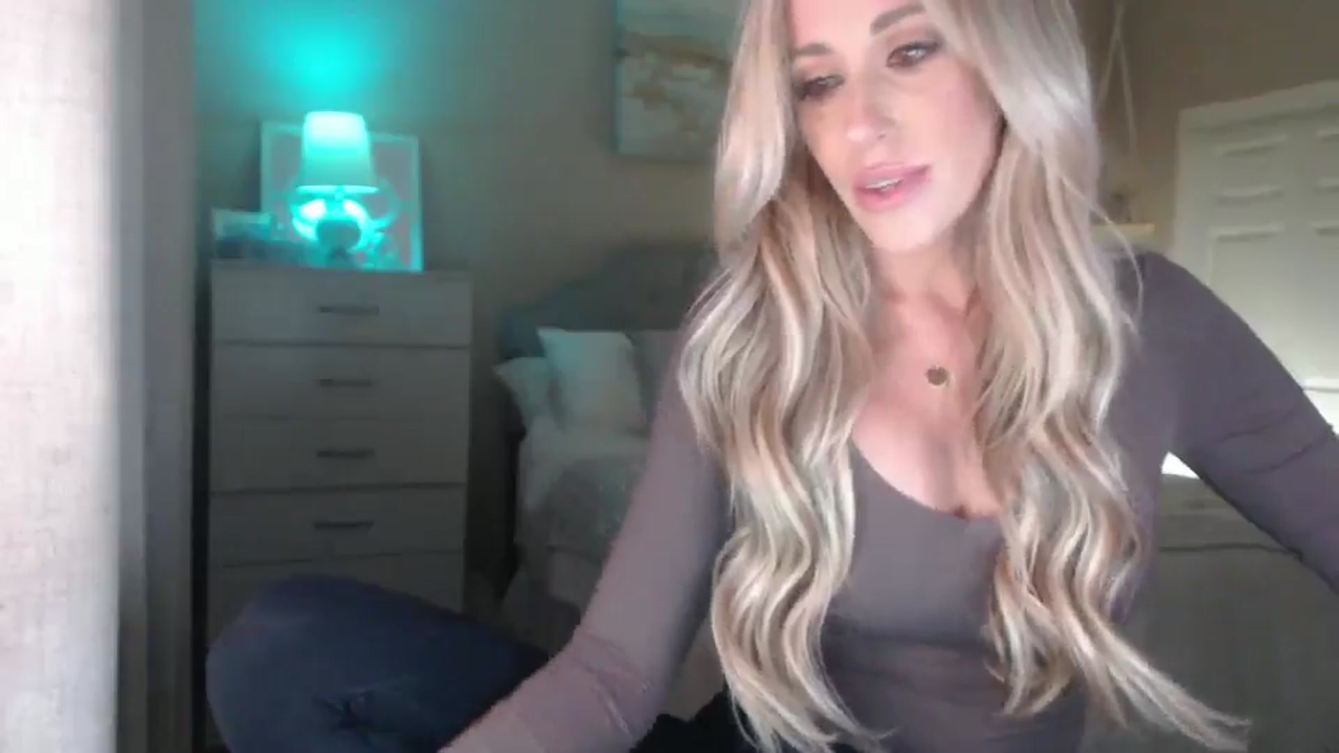 Gallery image thumbnail from Queen_bambii's myfreecams stream on, 04/06/2025, 06:10 image 10 of 20
