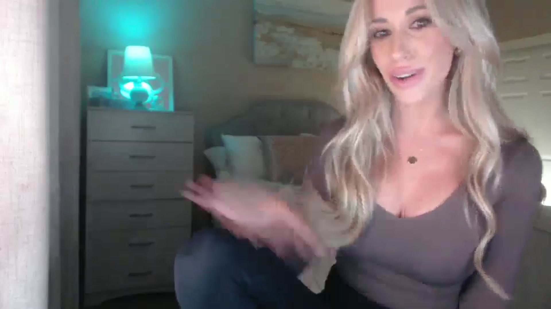 Gallery image thumbnail from Queen_bambii's myfreecams stream on, 04/06/2025, 06:10 image 14 of 20