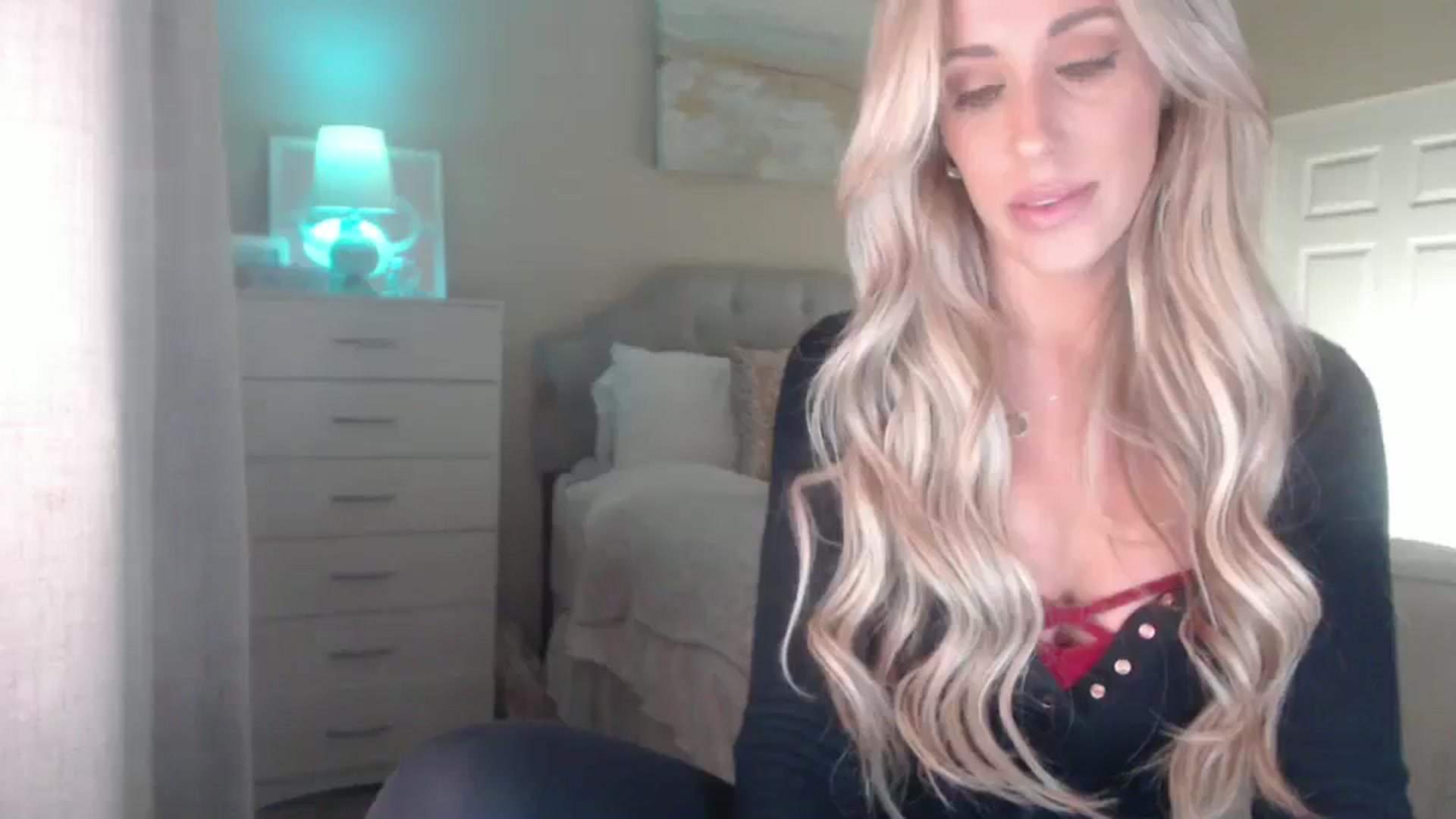 Gallery image thumbnail from Queen_bambii's myfreecams stream on, 04/08/2025, 05:24 image 7 of 20