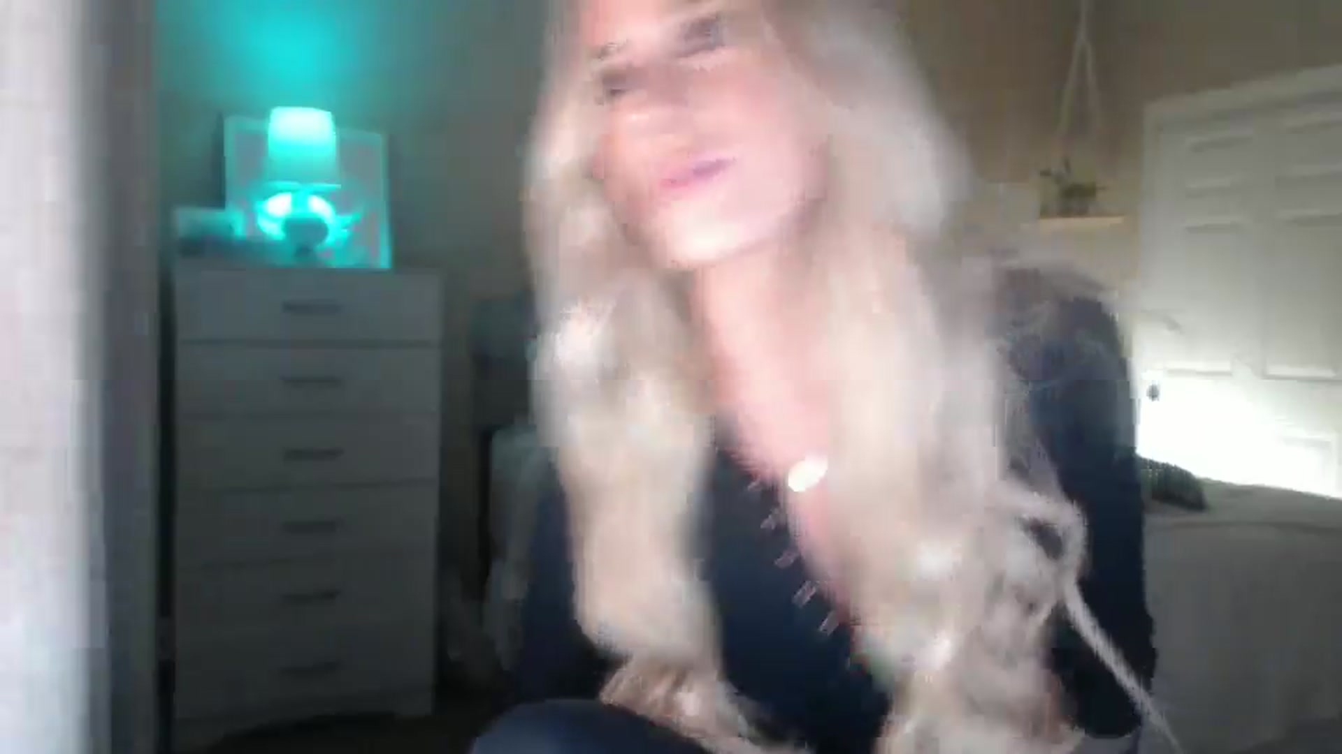 Gallery image thumbnail from Queen_bambii's myfreecams stream on, 04/08/2025, 05:24 image 16 of 20