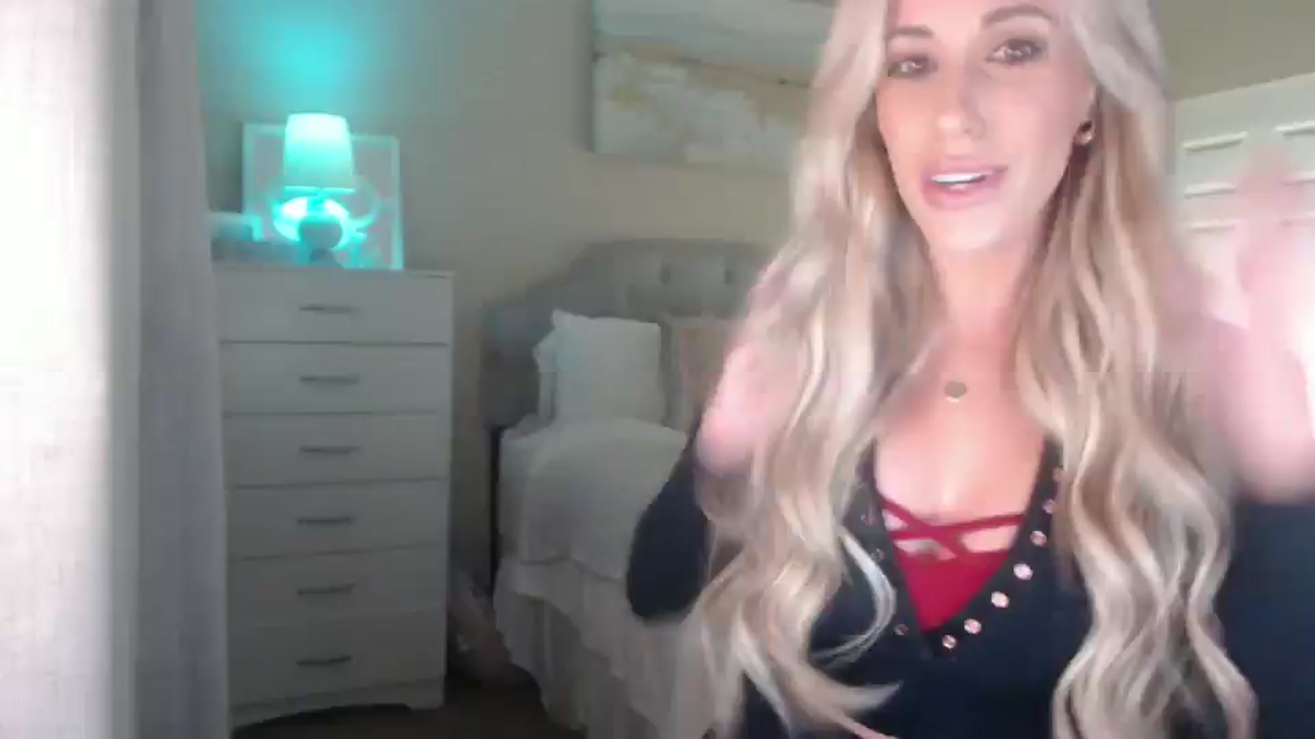 Gallery image thumbnail from Queen_bambii's myfreecams stream on, 04/08/2025, 05:24 image 1 of 20