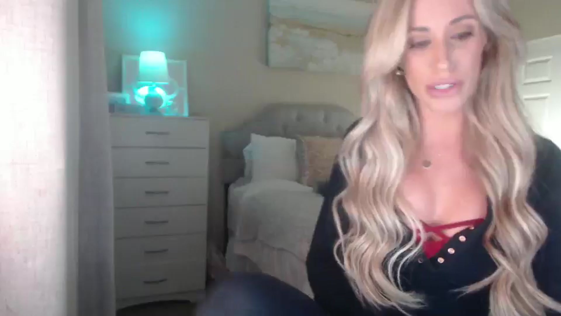 Gallery image thumbnail from Queen_bambii's myfreecams stream on, 04/08/2025, 05:24 image 8 of 20