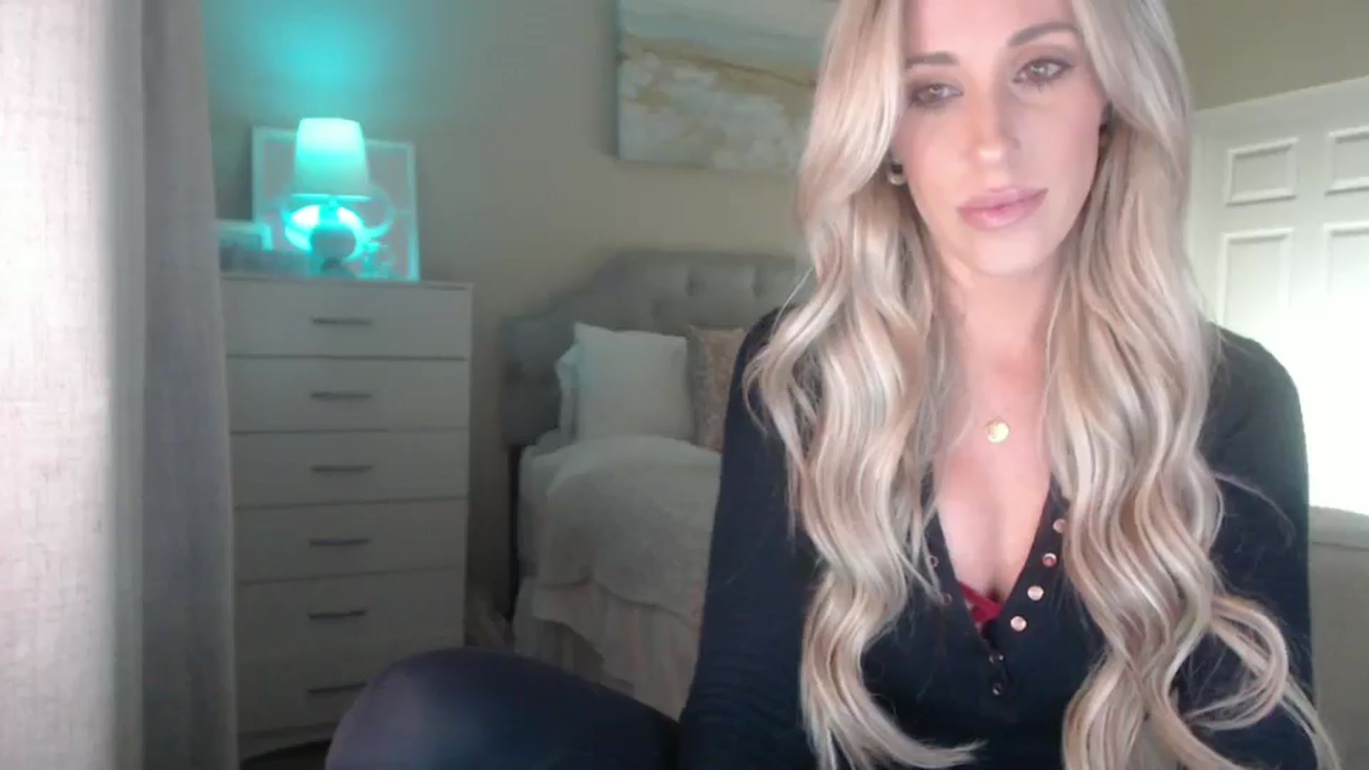 Gallery image thumbnail from Queen_bambii's myfreecams stream on, 04/08/2025, 05:24 image 5 of 20