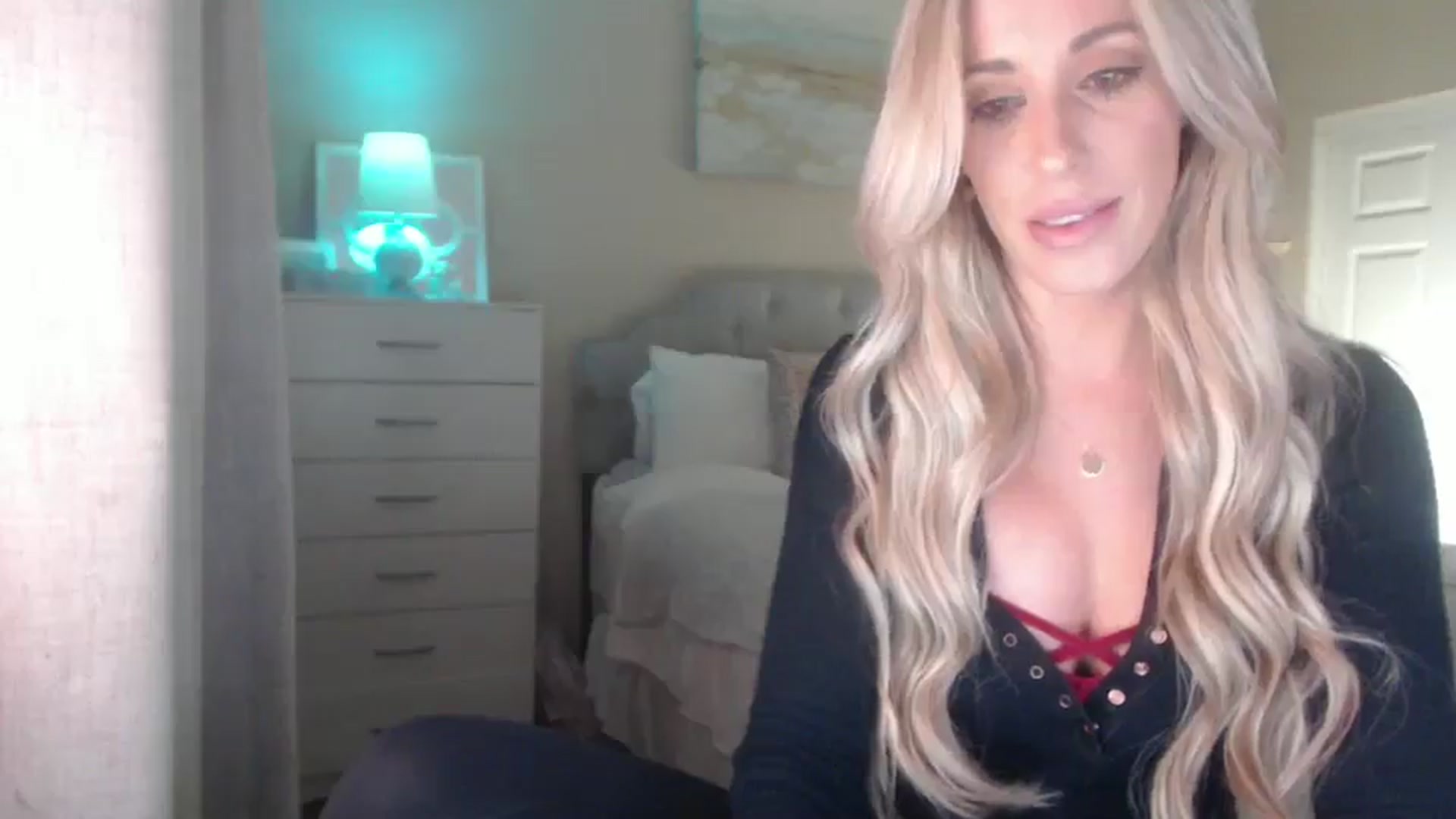 Gallery image thumbnail from Queen_bambii's myfreecams stream on, 04/08/2025, 05:24 image 9 of 20