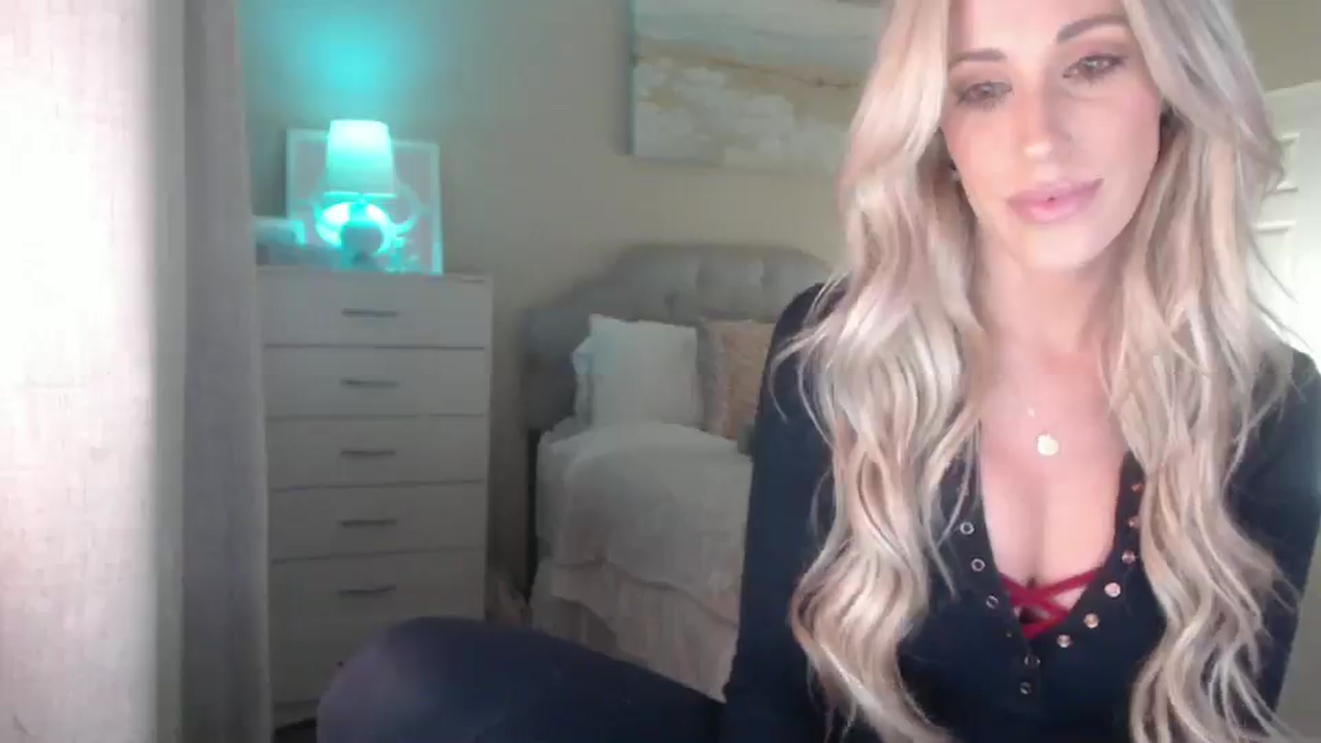 Gallery image thumbnail from Queen_bambii's myfreecams stream on, 04/08/2025, 05:24 image 12 of 20