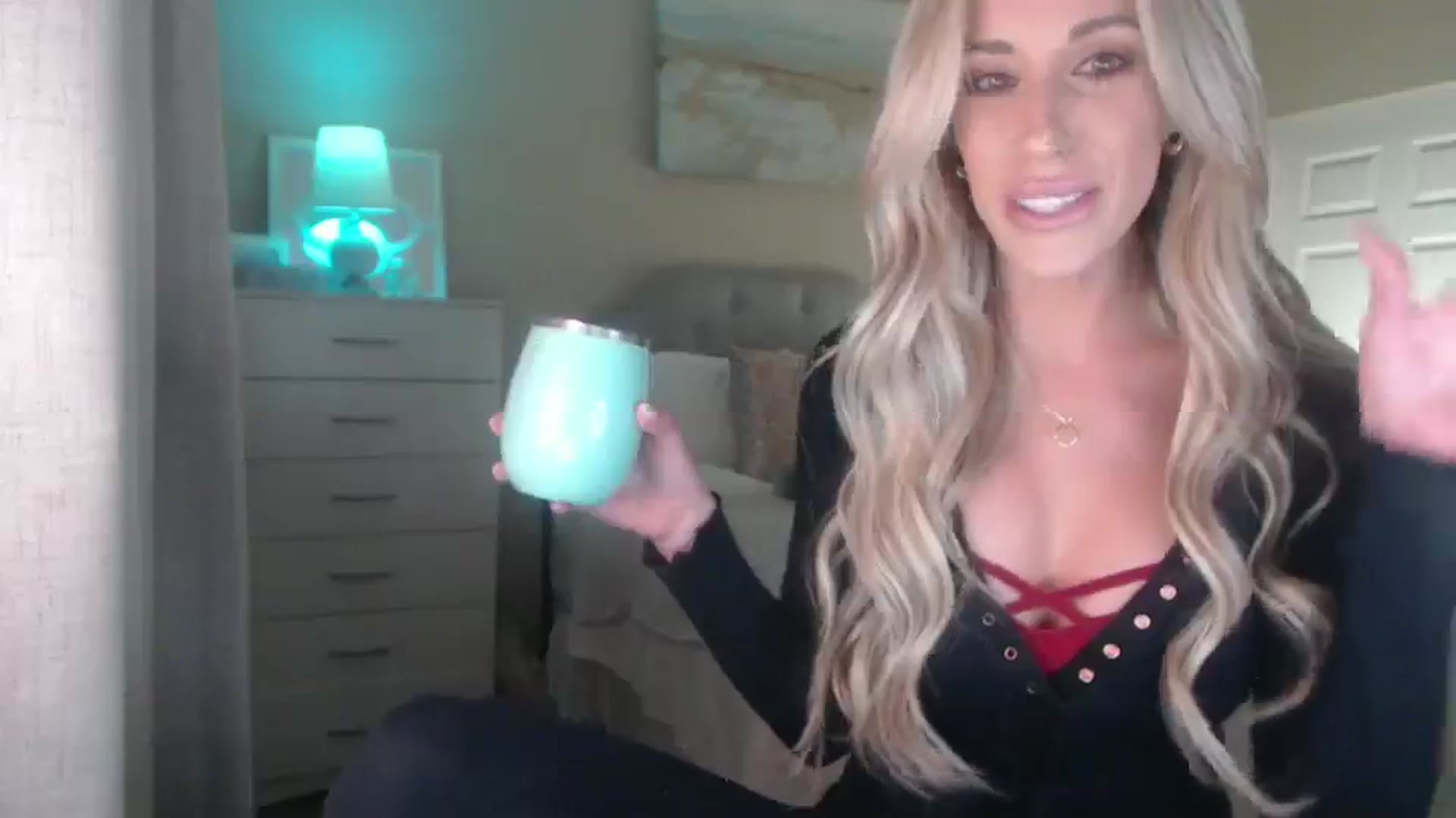 Gallery image thumbnail from Queen_bambii's myfreecams stream on, 04/08/2025, 05:24 image 6 of 20