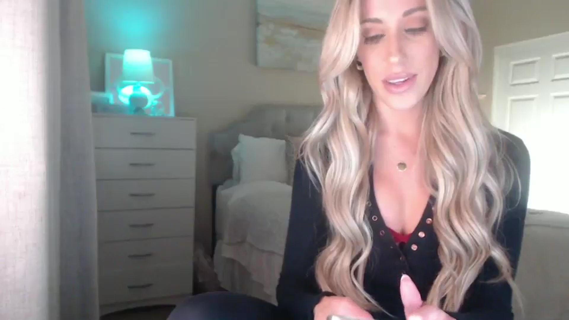 Gallery image thumbnail from Queen_bambii's myfreecams stream on, 04/08/2025, 05:24 image 3 of 20