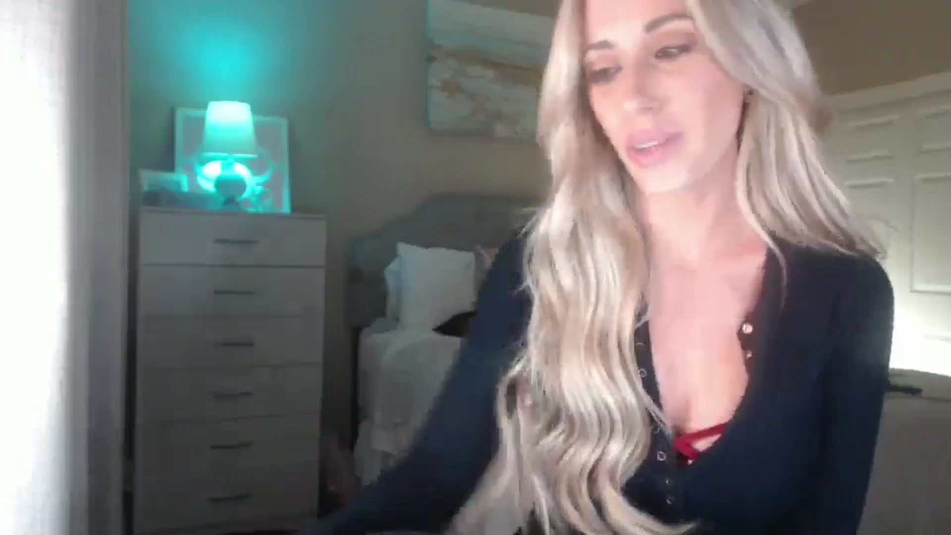 Gallery image thumbnail from Queen_bambii's myfreecams stream on, 04/08/2025, 05:57 image 5 of 20