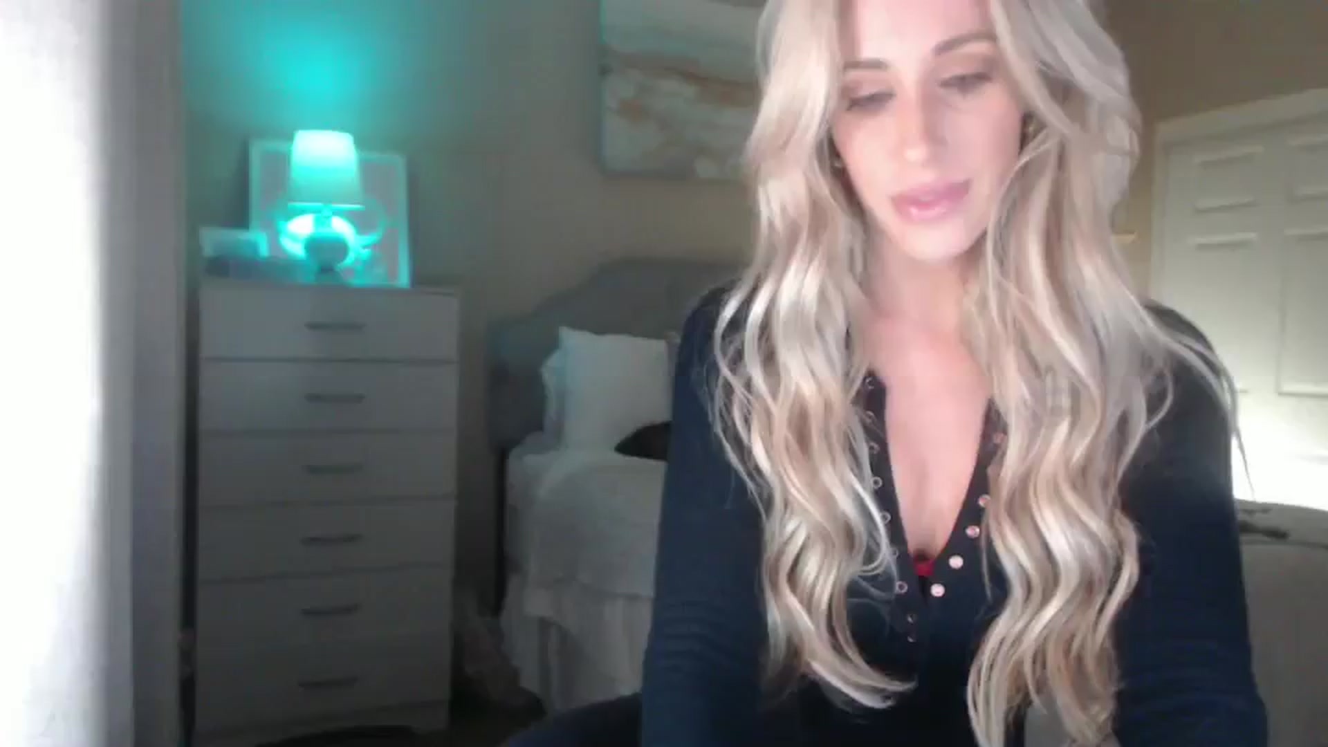 Gallery image thumbnail from Queen_bambii's myfreecams stream on, 04/08/2025, 05:57 image 18 of 20