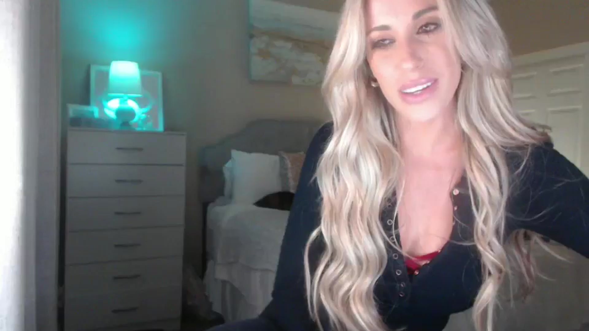 Gallery image thumbnail from Queen_bambii's myfreecams stream on, 04/08/2025, 05:57 image 9 of 20
