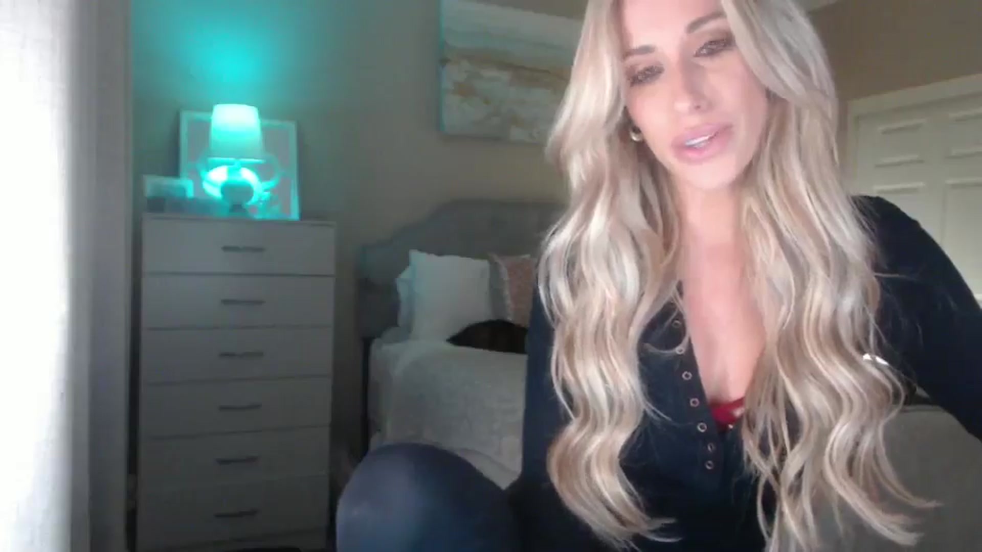 Gallery image thumbnail from Queen_bambii's myfreecams stream on, 04/08/2025, 05:57 image 7 of 20