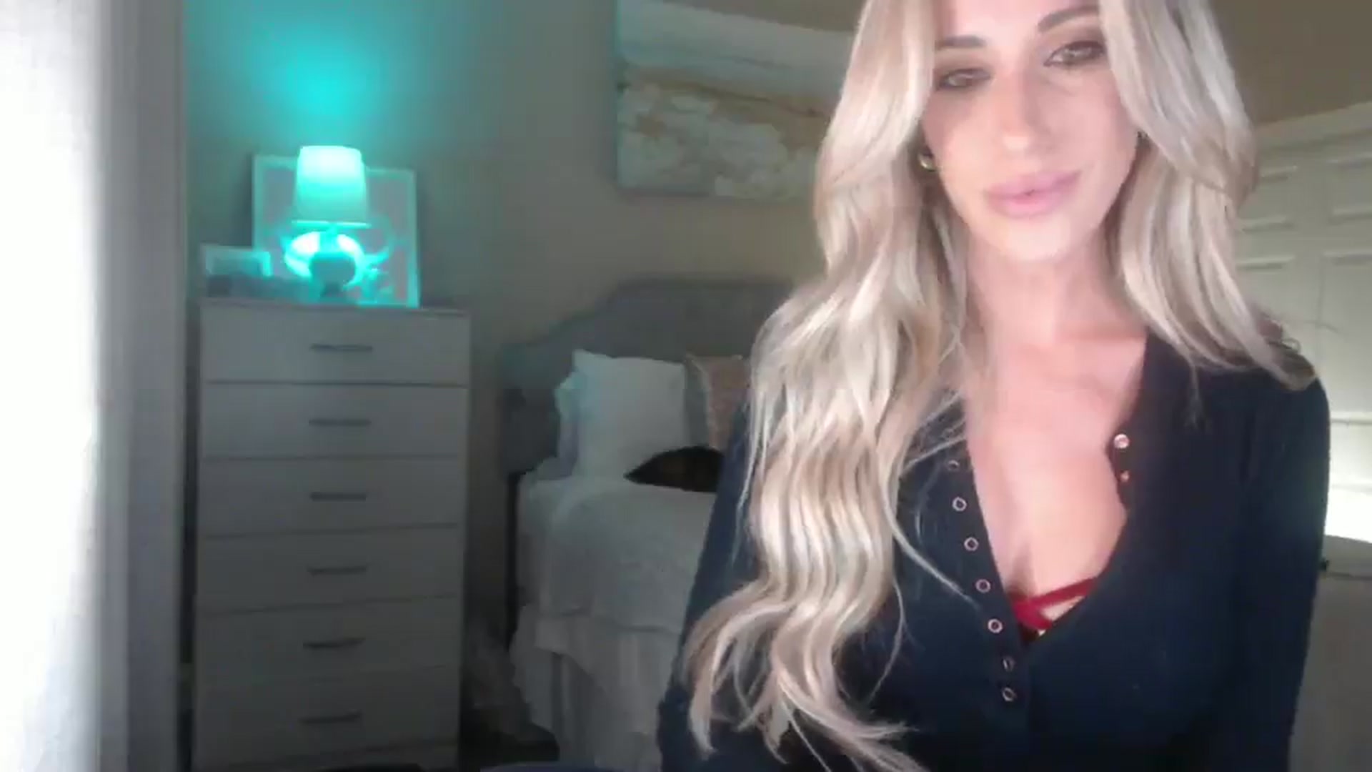 Gallery image thumbnail from Queen_bambii's myfreecams stream on, 04/08/2025, 05:57 image 6 of 20